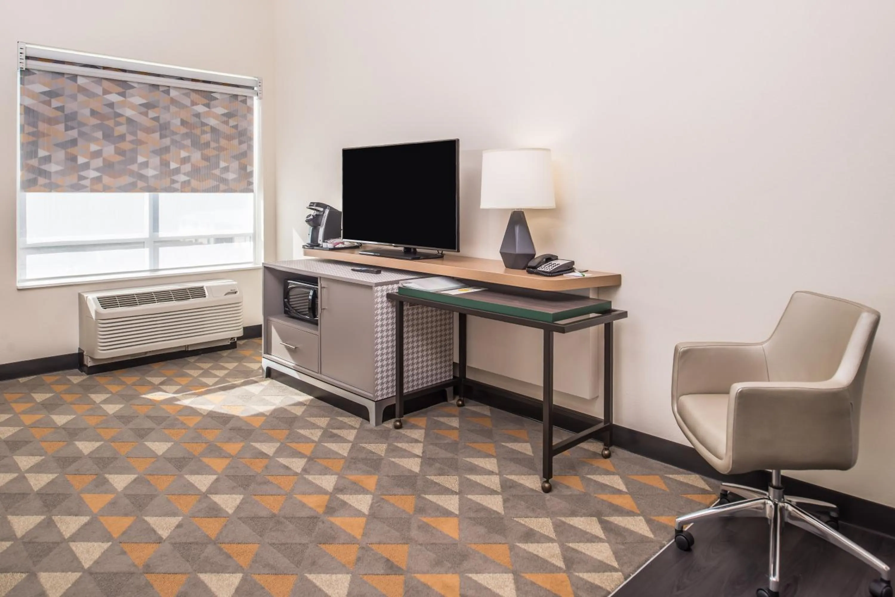 Queen Room with Two Queen Beds - Mobility Access Tub/Non-Smoking in Holiday Inn Joplin by IHG