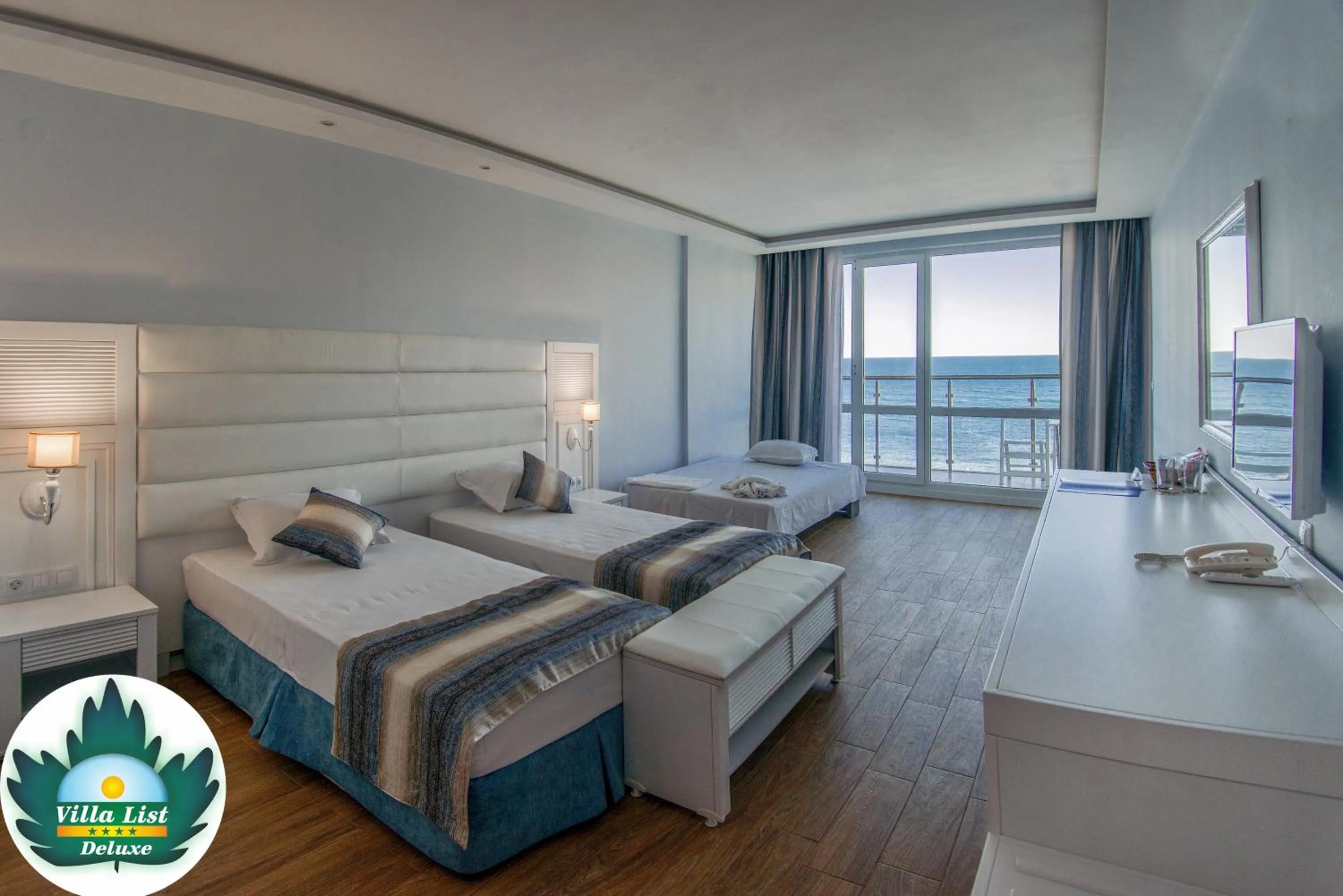 Deluxe Double Room with Sea View in Hotel Villa List