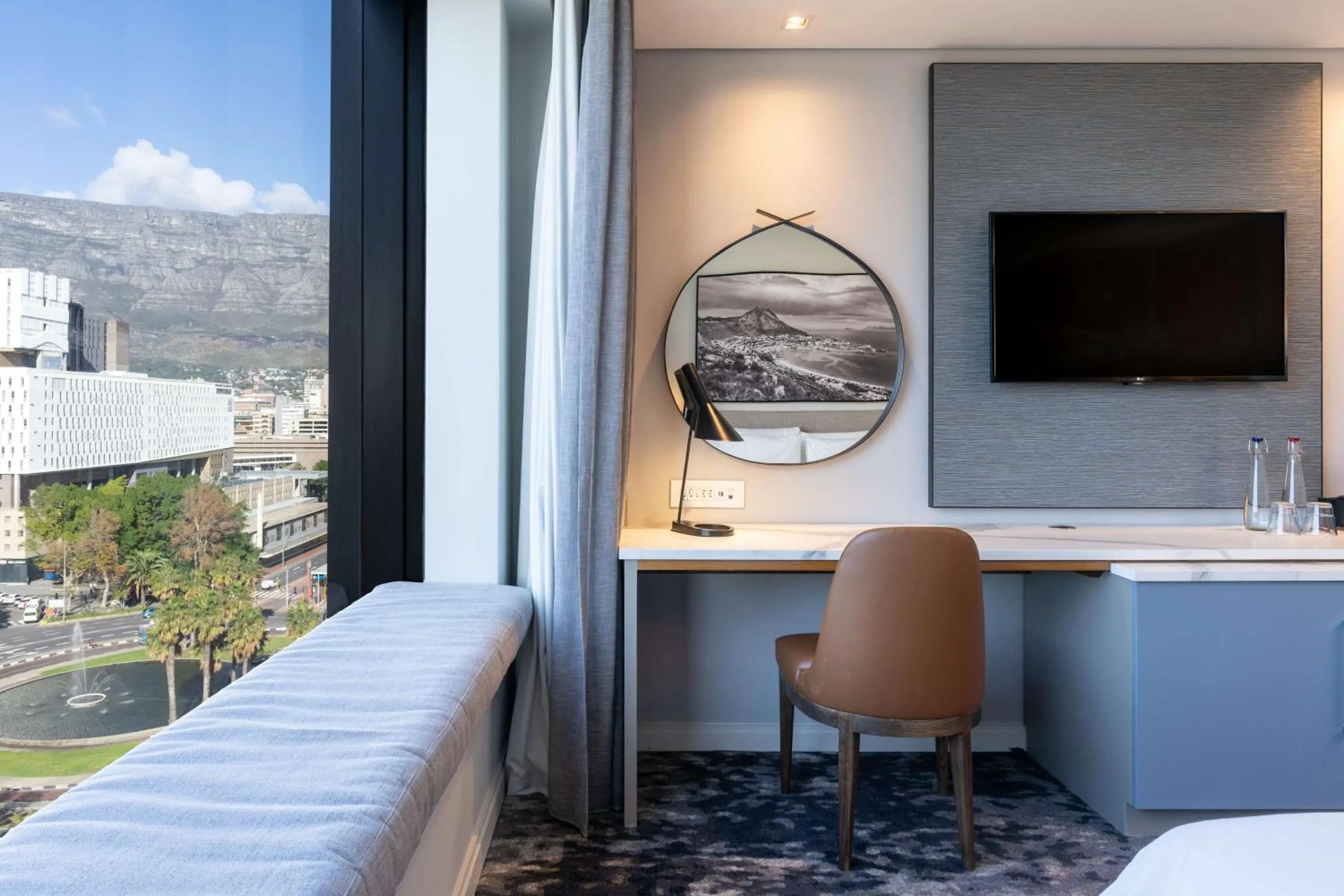 Standard Room with Mountain View in Radisson Hotel Cape Town Foreshore