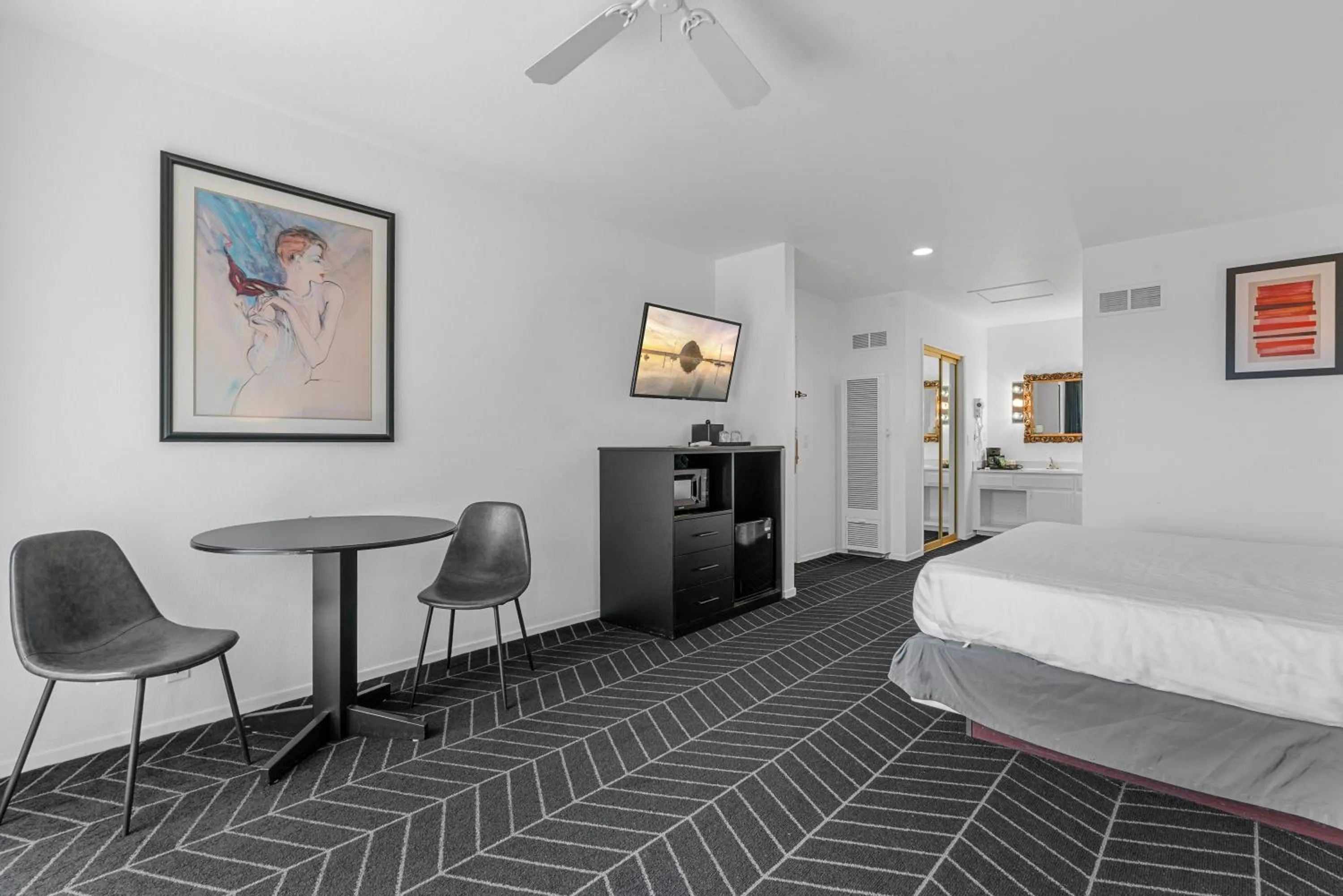 1 King Bed with Balcony, Non-Smoking in Masterpiece Hotel