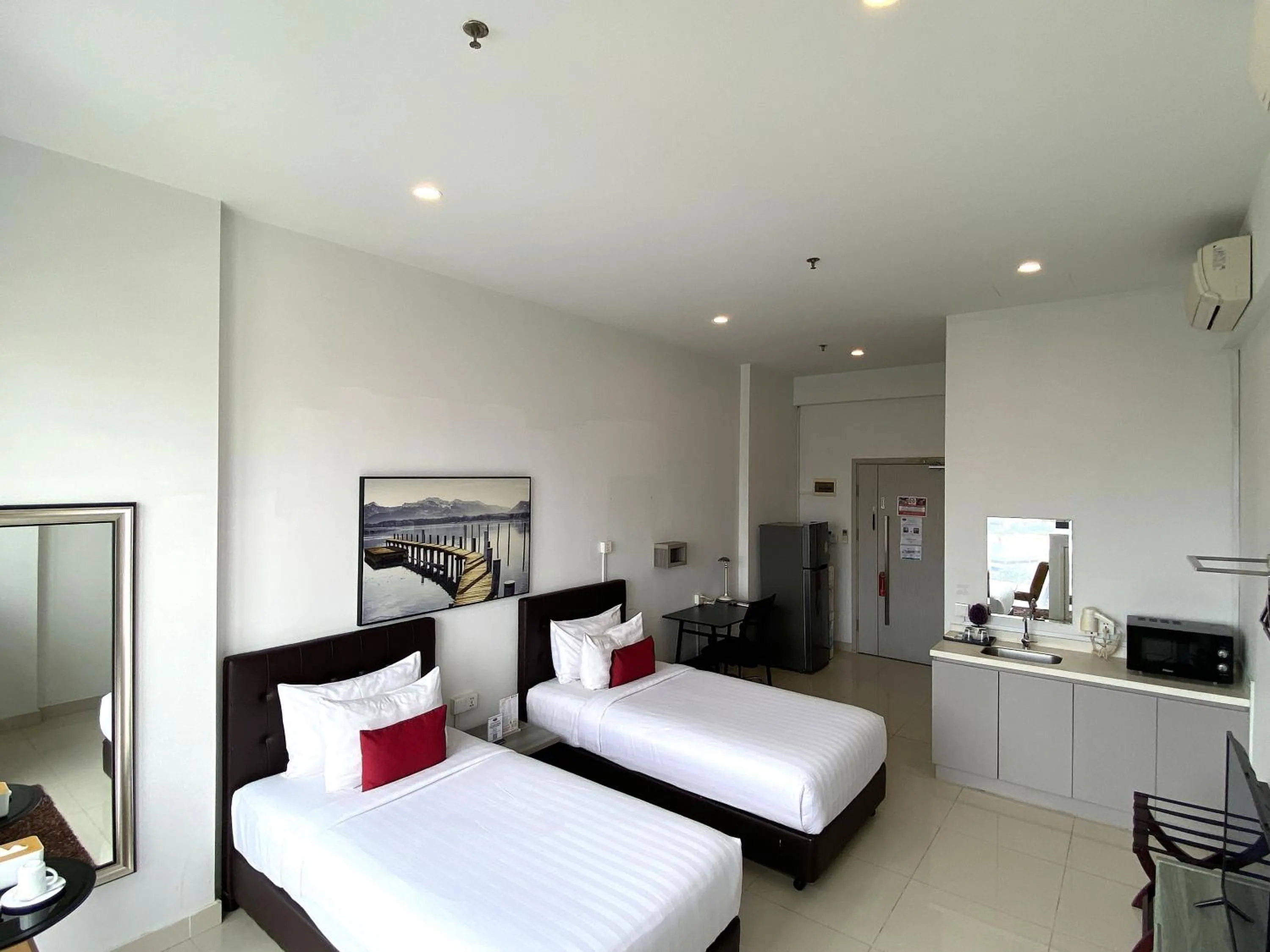 Superior Twin Room with City View in The Bridge Club