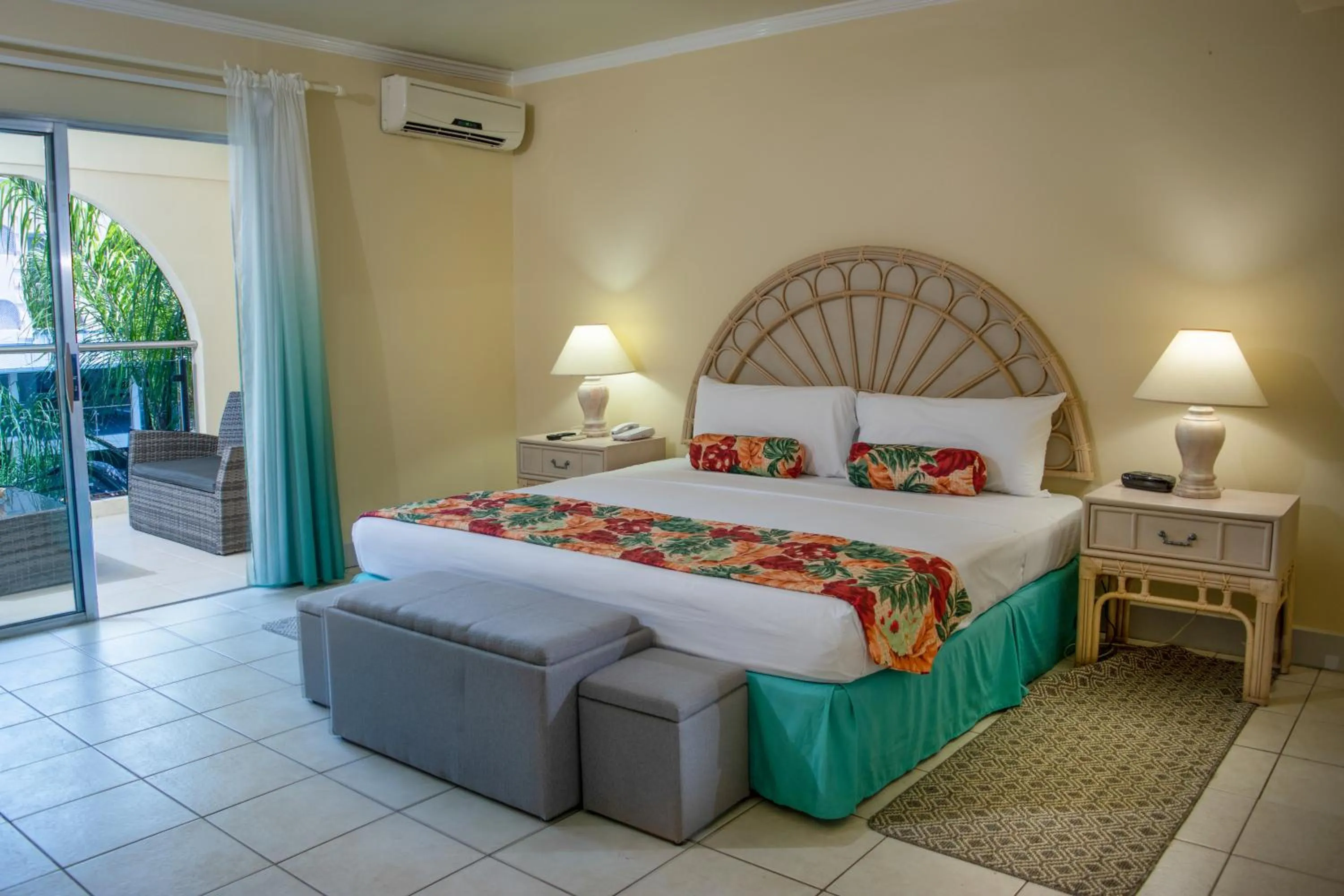Deluxe King Room - single occupancy in Sunbay Hotel
