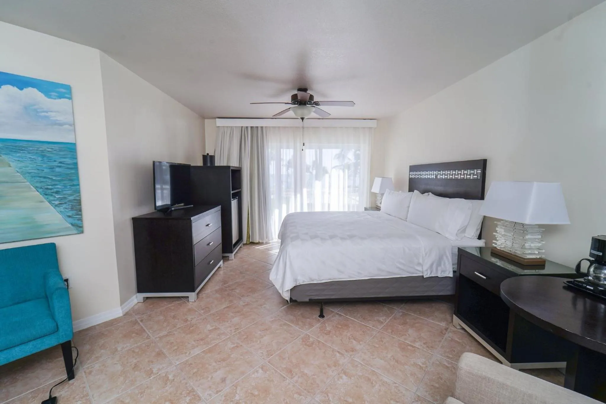 Standard King Room with Ocean View in Holiday Inn Resort Grand Cayman by IHG