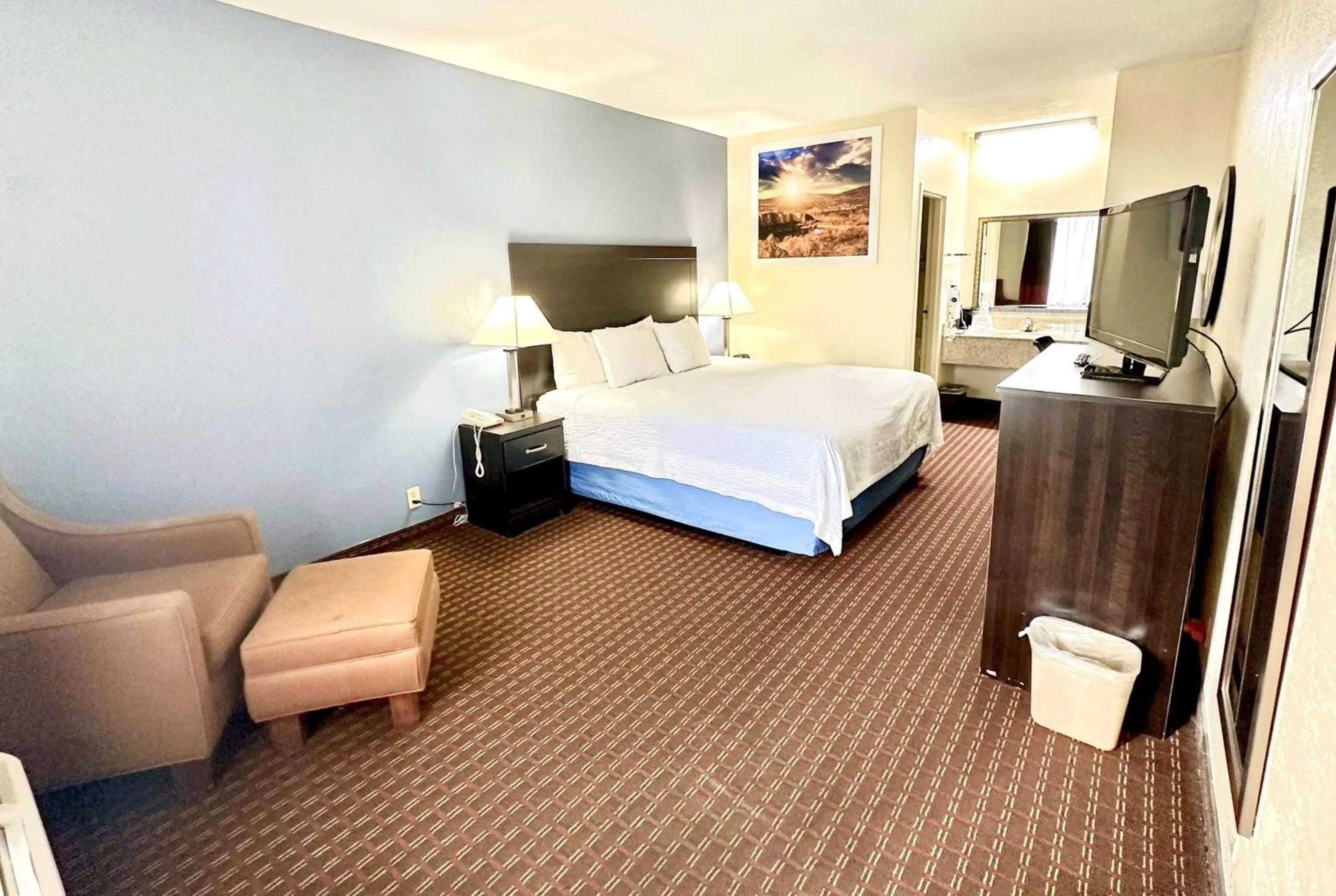 King Room - Non-Smoking in Days Inn by Wyndham Easley West Of Greenville/Clemson Area