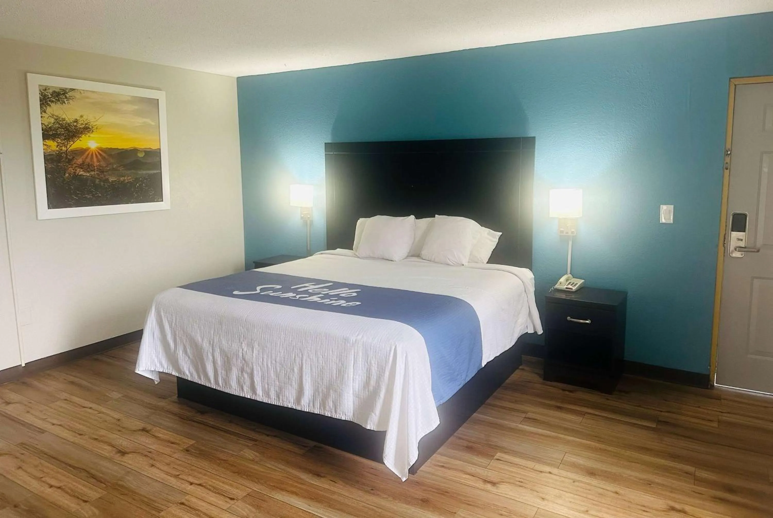 King Room - Smoking  in Days Inn by Wyndham Easley West Of Greenville/Clemson Area