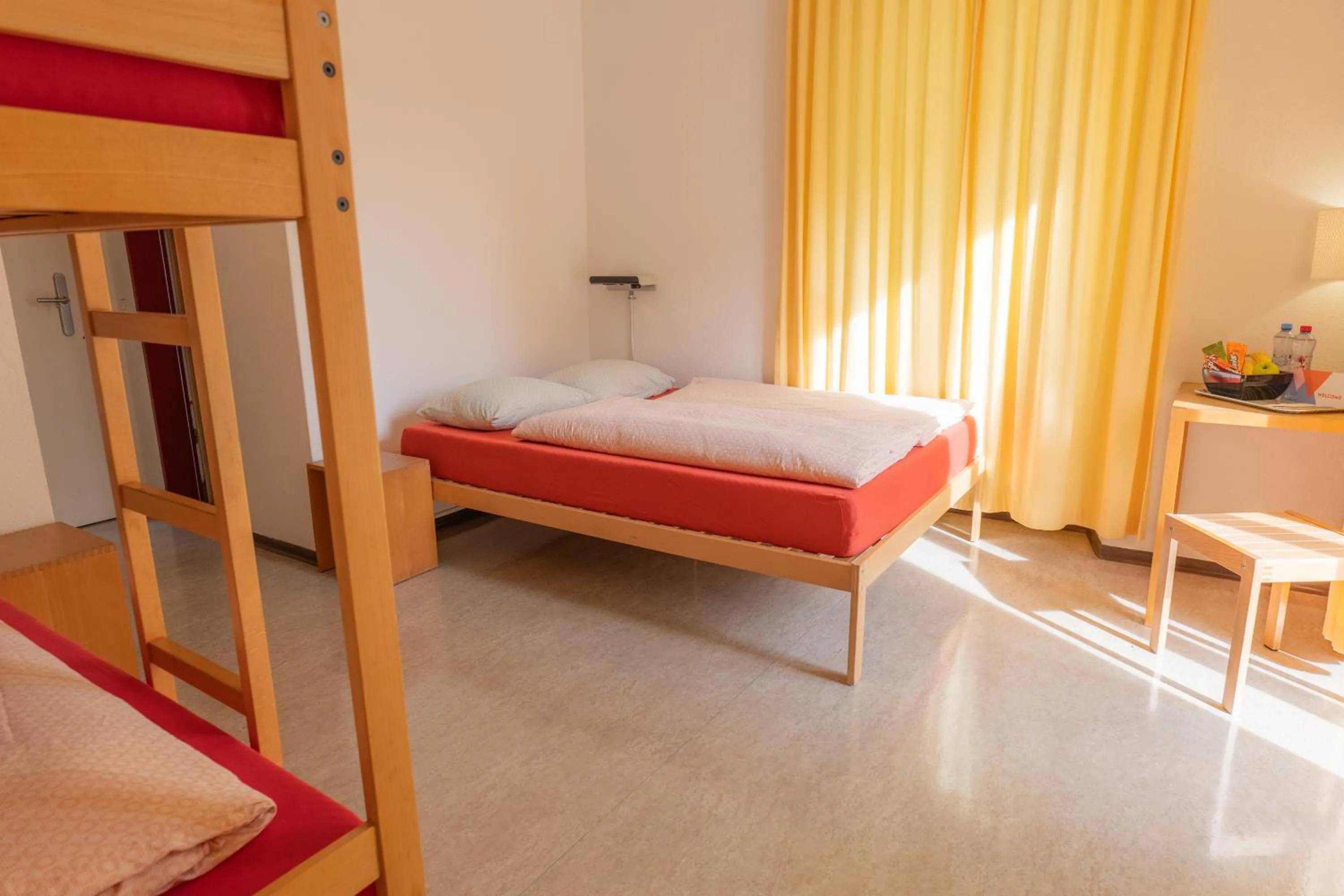 Quadruple Room with Shower in Locarno Youth Hostel