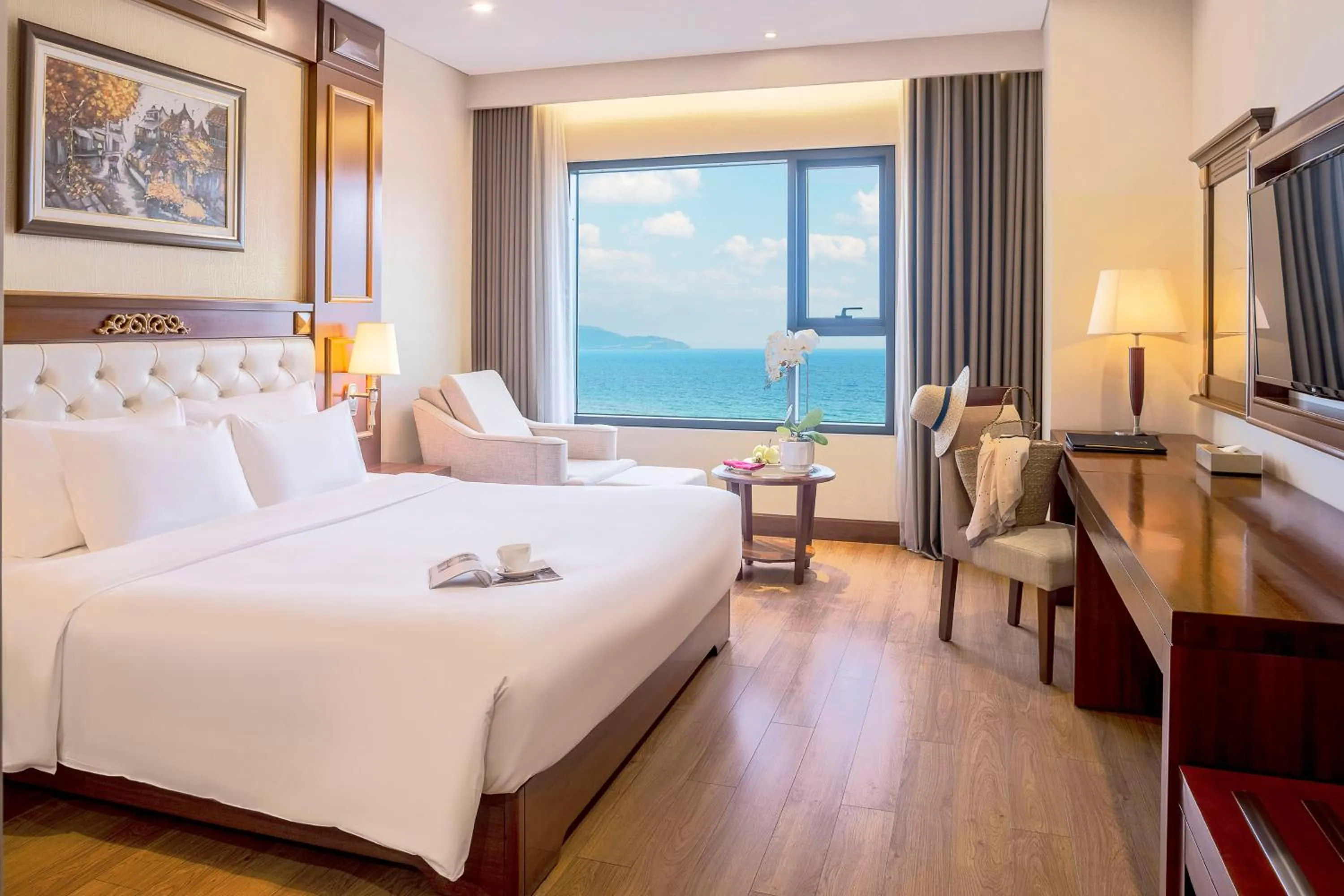 Deluxe Double Room with Sea View in DLG Hotel Danang
