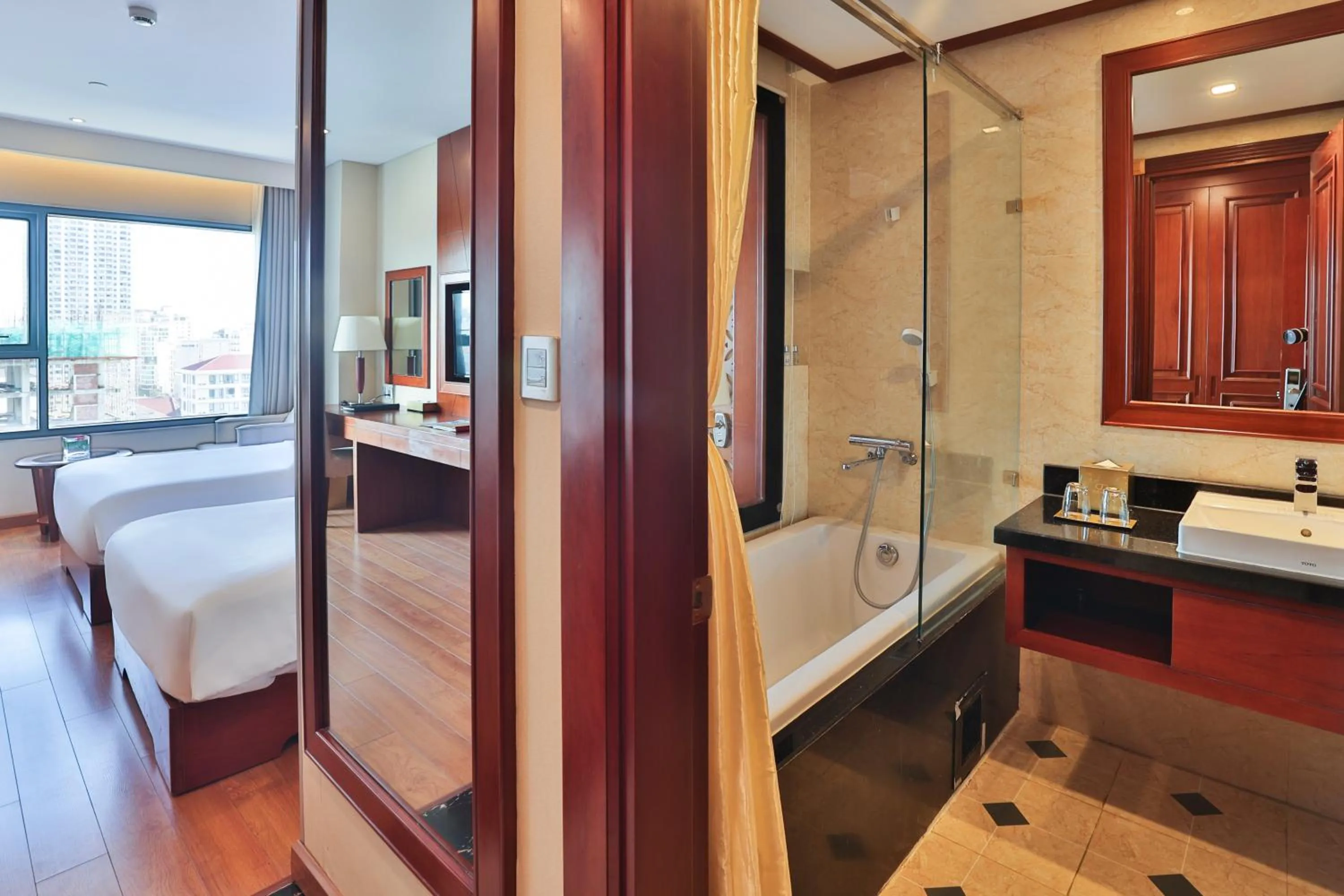 Deluxe Twin Room with Sea View in DLG Hotel Danang