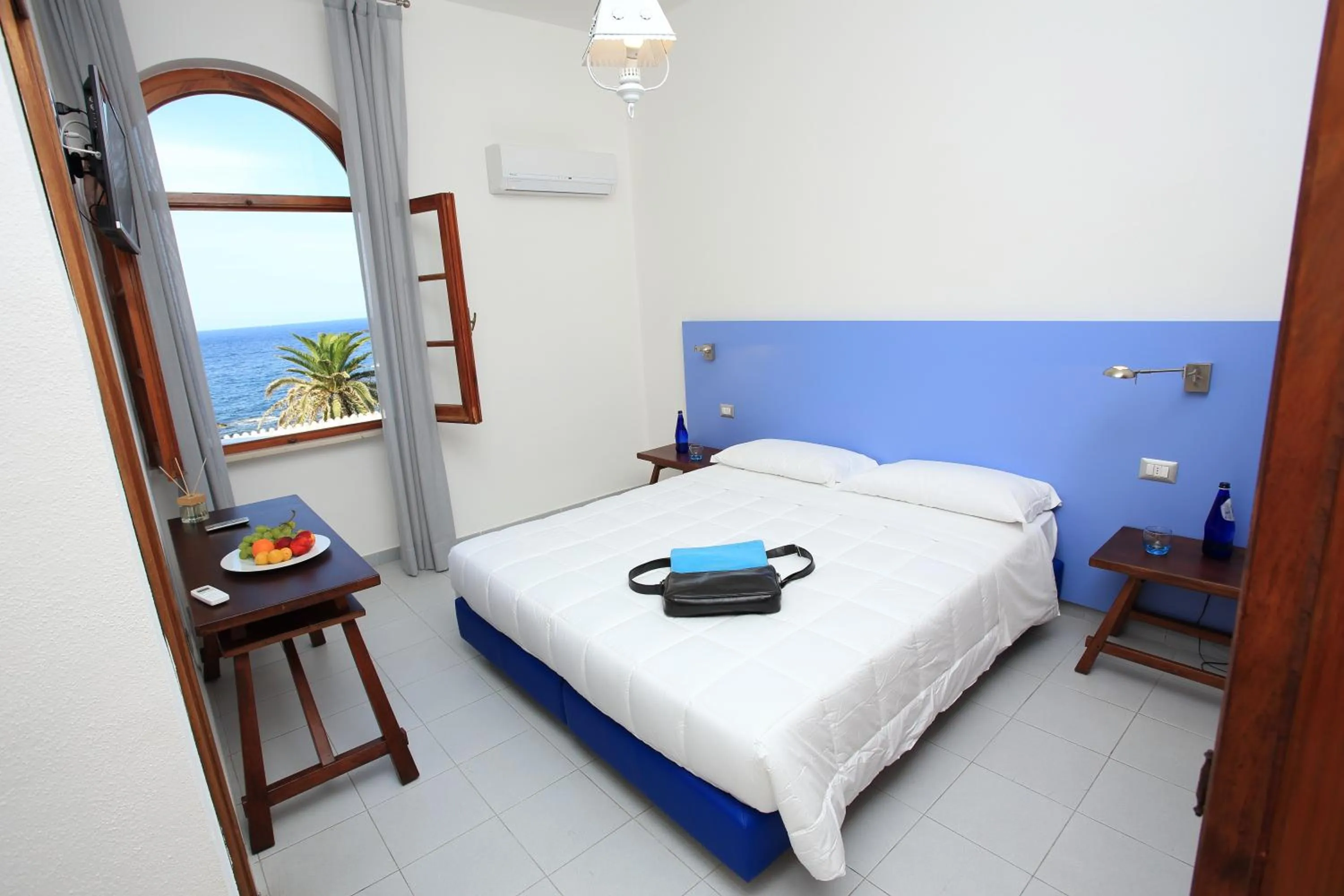 Superior Double or Twin Room with Sea View in Hotel Meli
