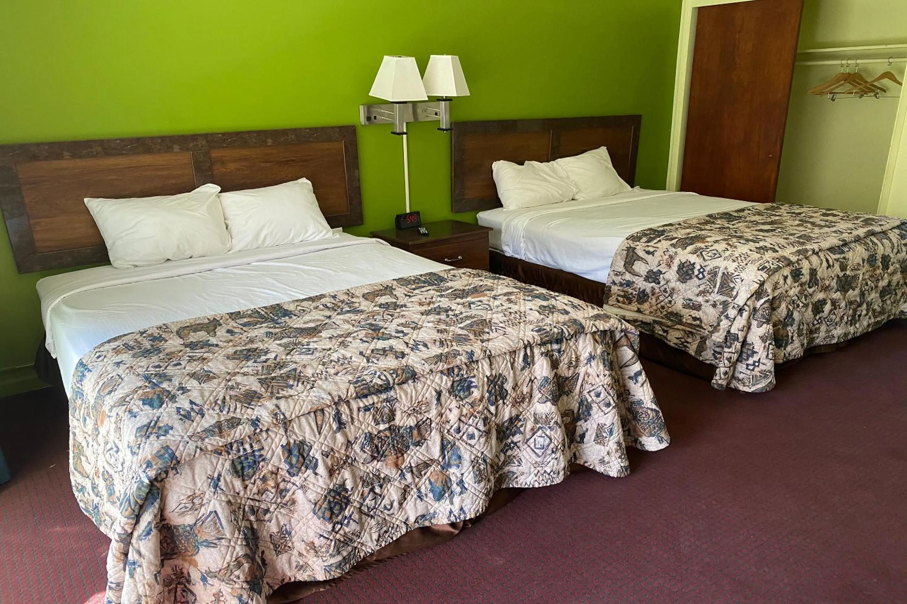 Queen Room with Two Queen Beds in OYO Hotel Yuma AZ Desert Grove