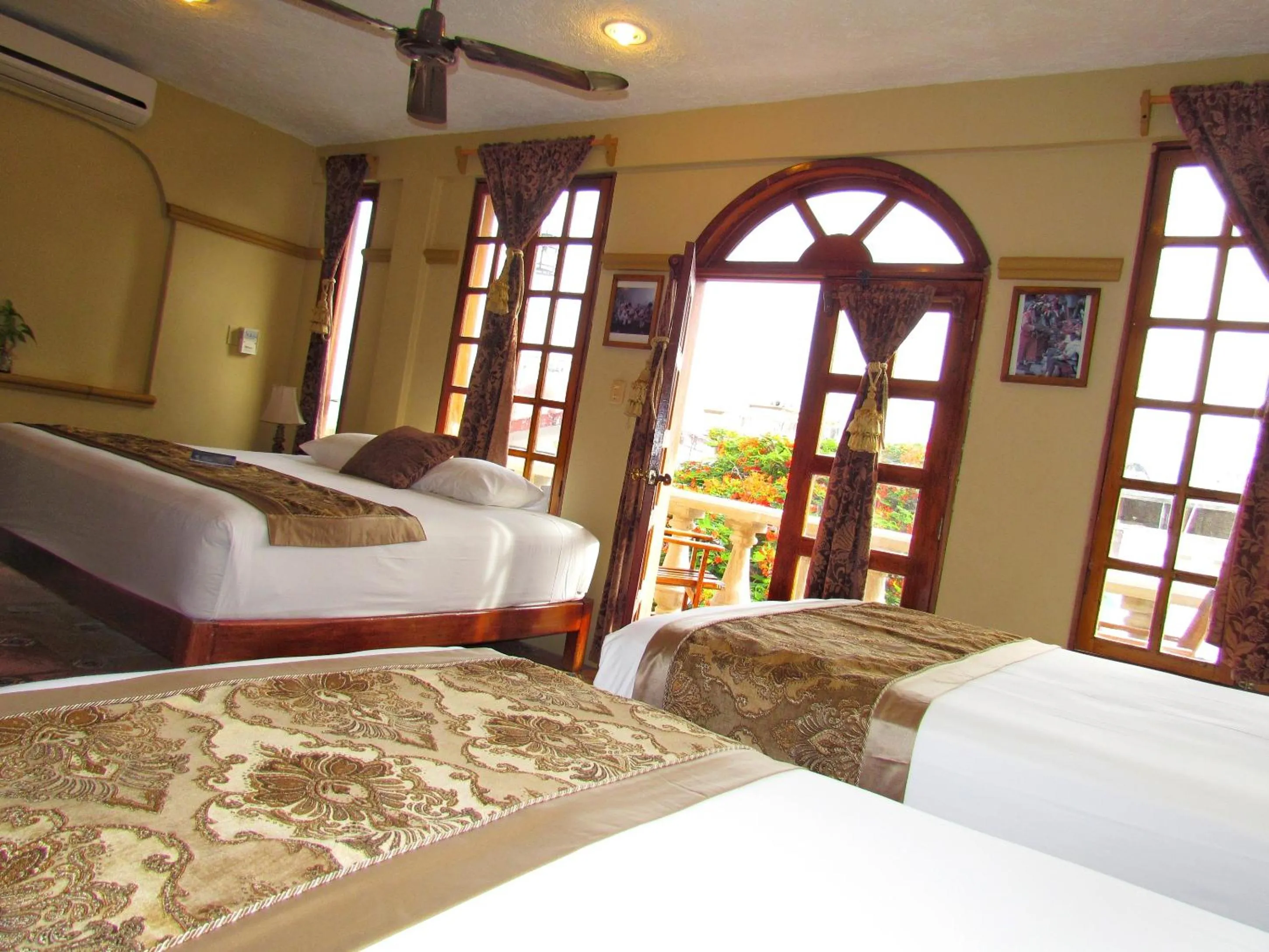Family Room with Balcony in Hotel Cielo
