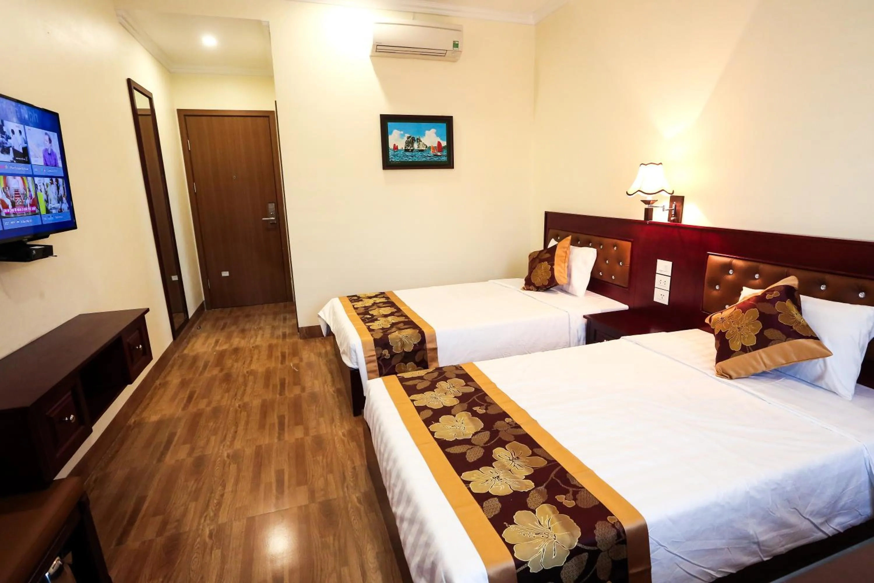 Deluxe Triple Room in Diamond Hotel