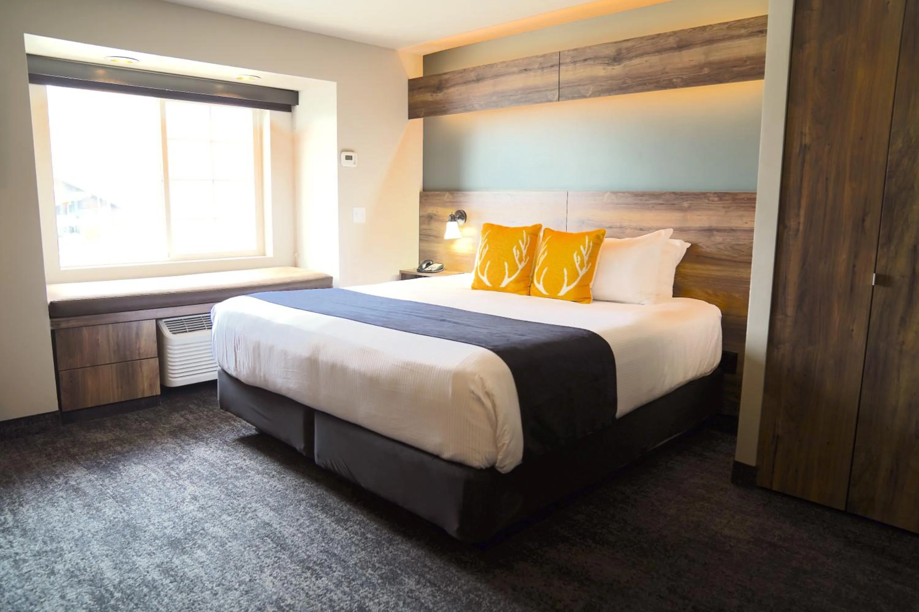 King Suite in Hotel Ruby Sandpoint