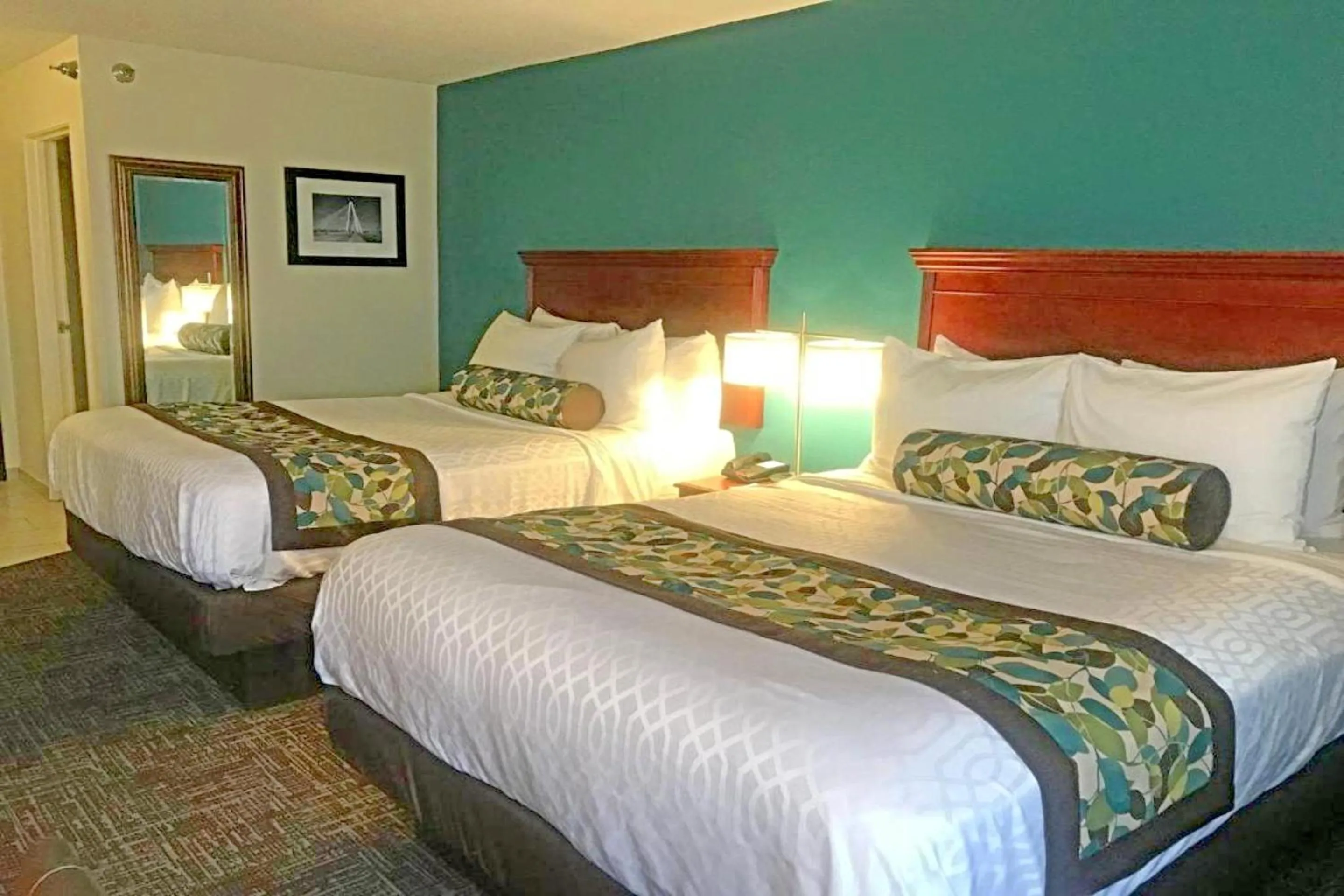 Queen Suite with Two Queen Beds and Tub - Disability Access/Non Smoking in Rodeway Inn & Suites