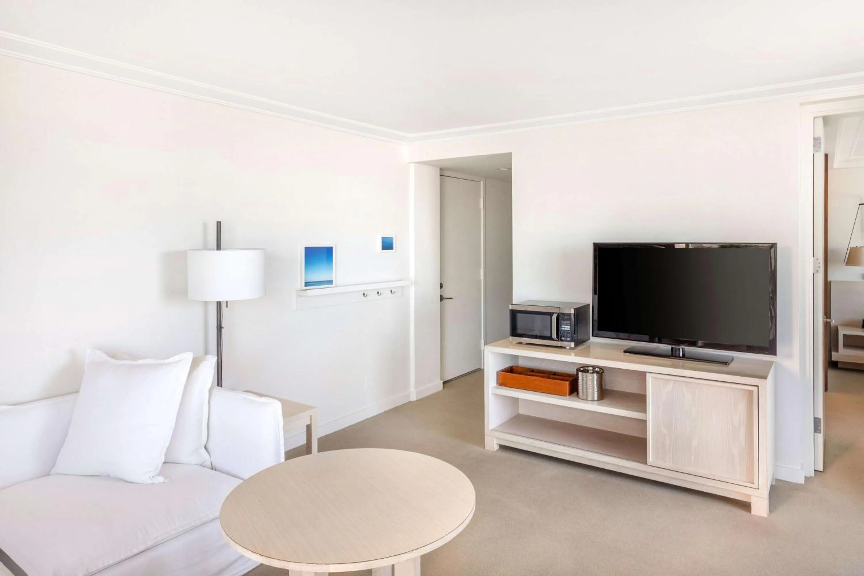 One-Bedroom Premier King Suite with Balcony - Oceanfront in Hilton Vacation Club The Modern Honolulu