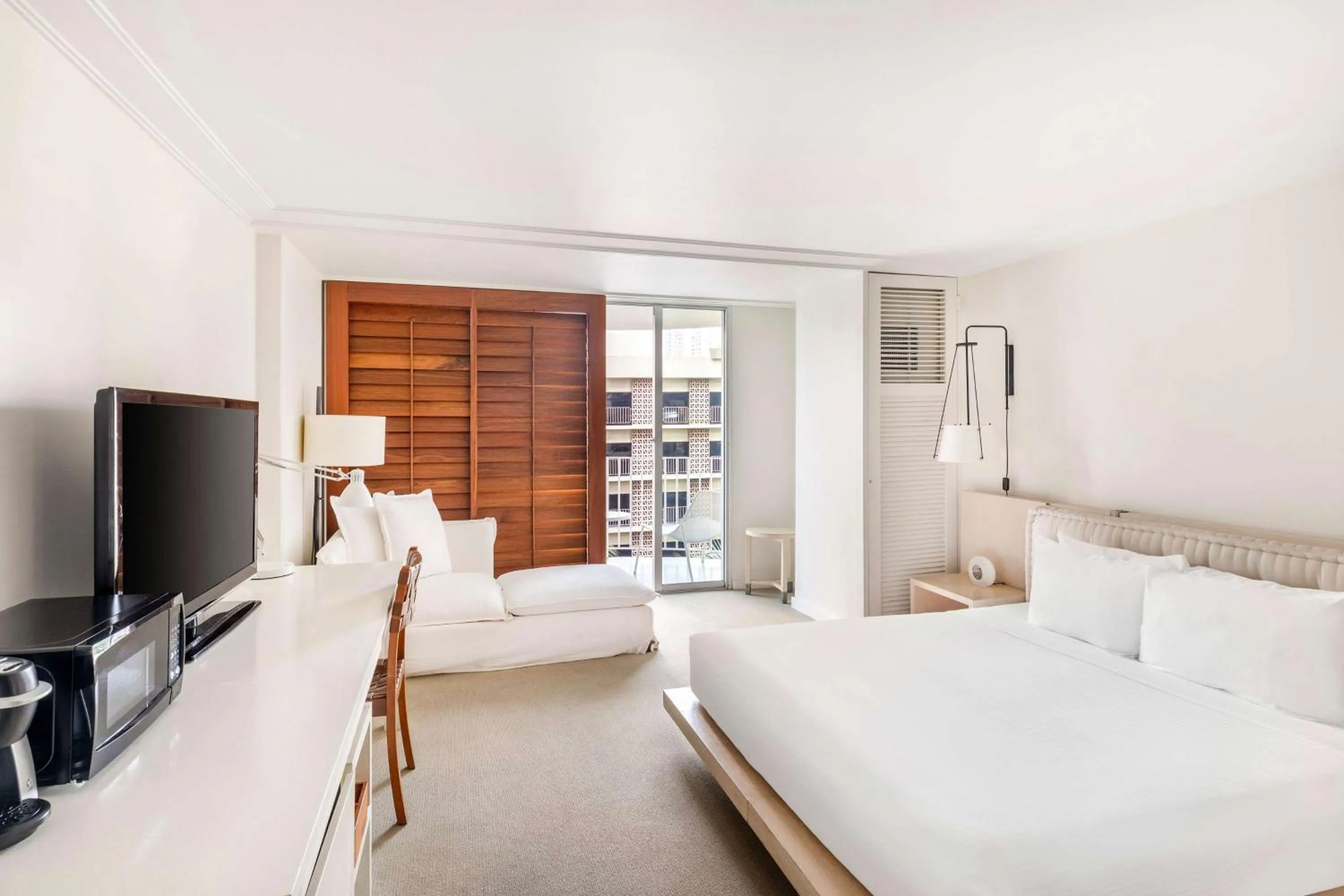 King Room with Balcony and City View  in Hilton Vacation Club The Modern Honolulu