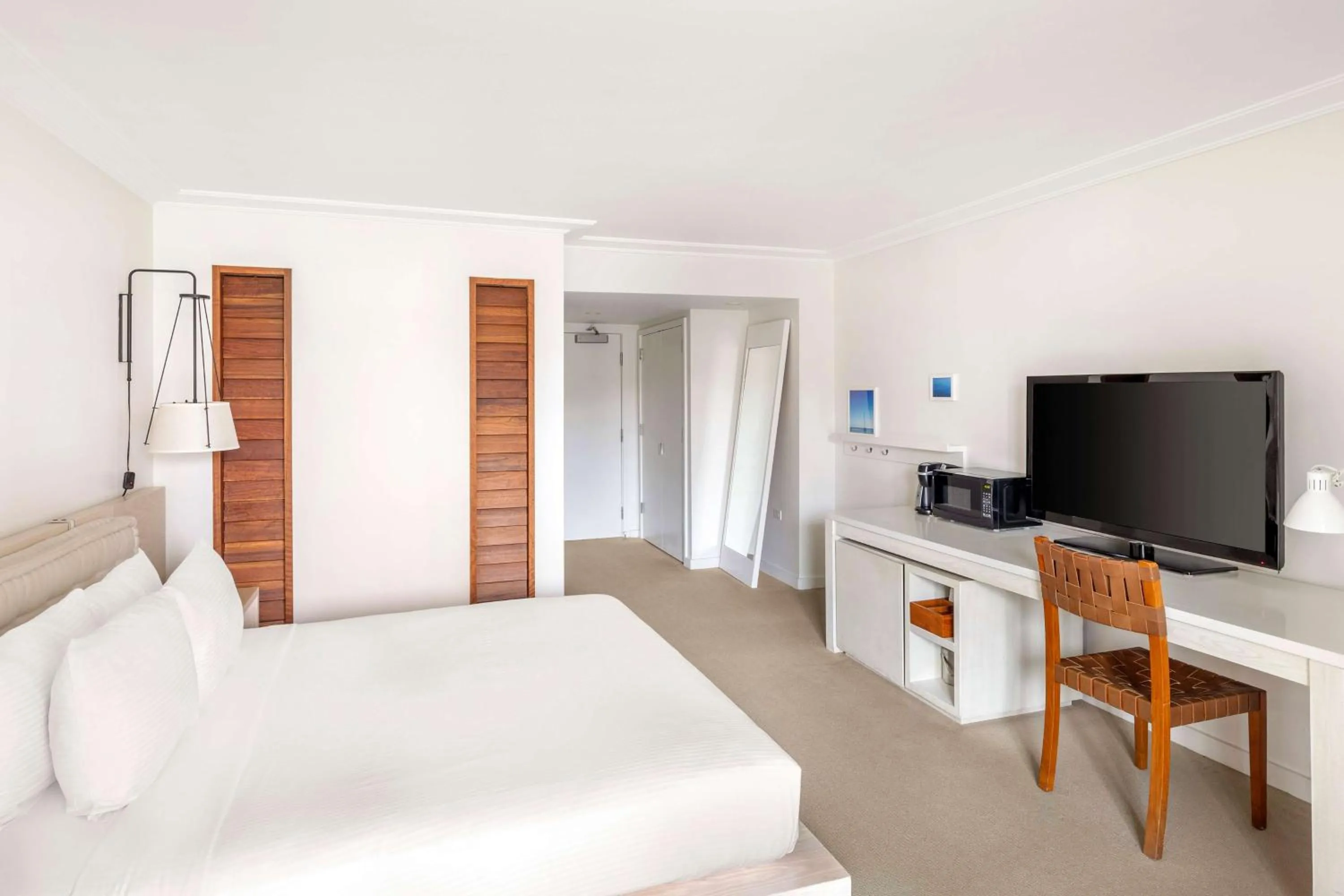 Queen Room with Roll-In Shower and City View in Hilton Vacation Club The Modern Honolulu