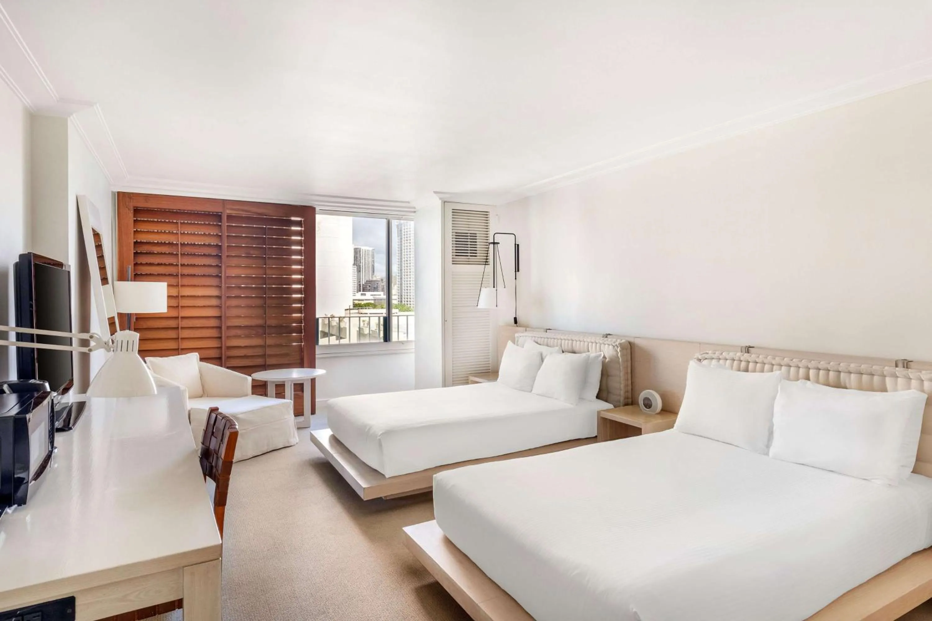 Premier Double Room with Two Double beds and Partial Ocean View in Hilton Vacation Club The Modern Honolulu