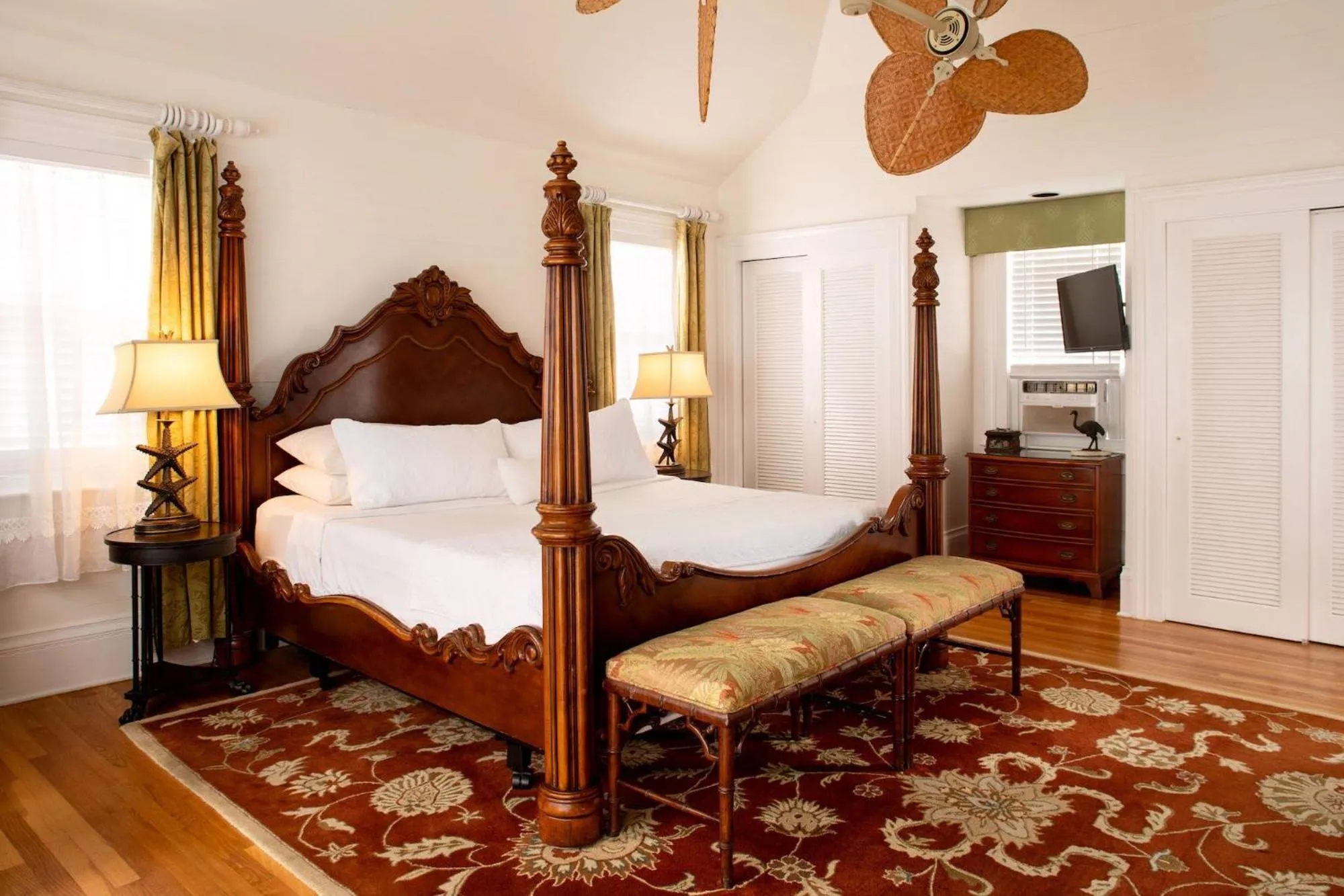 Master Suite with King bed in The Gardens Hotel