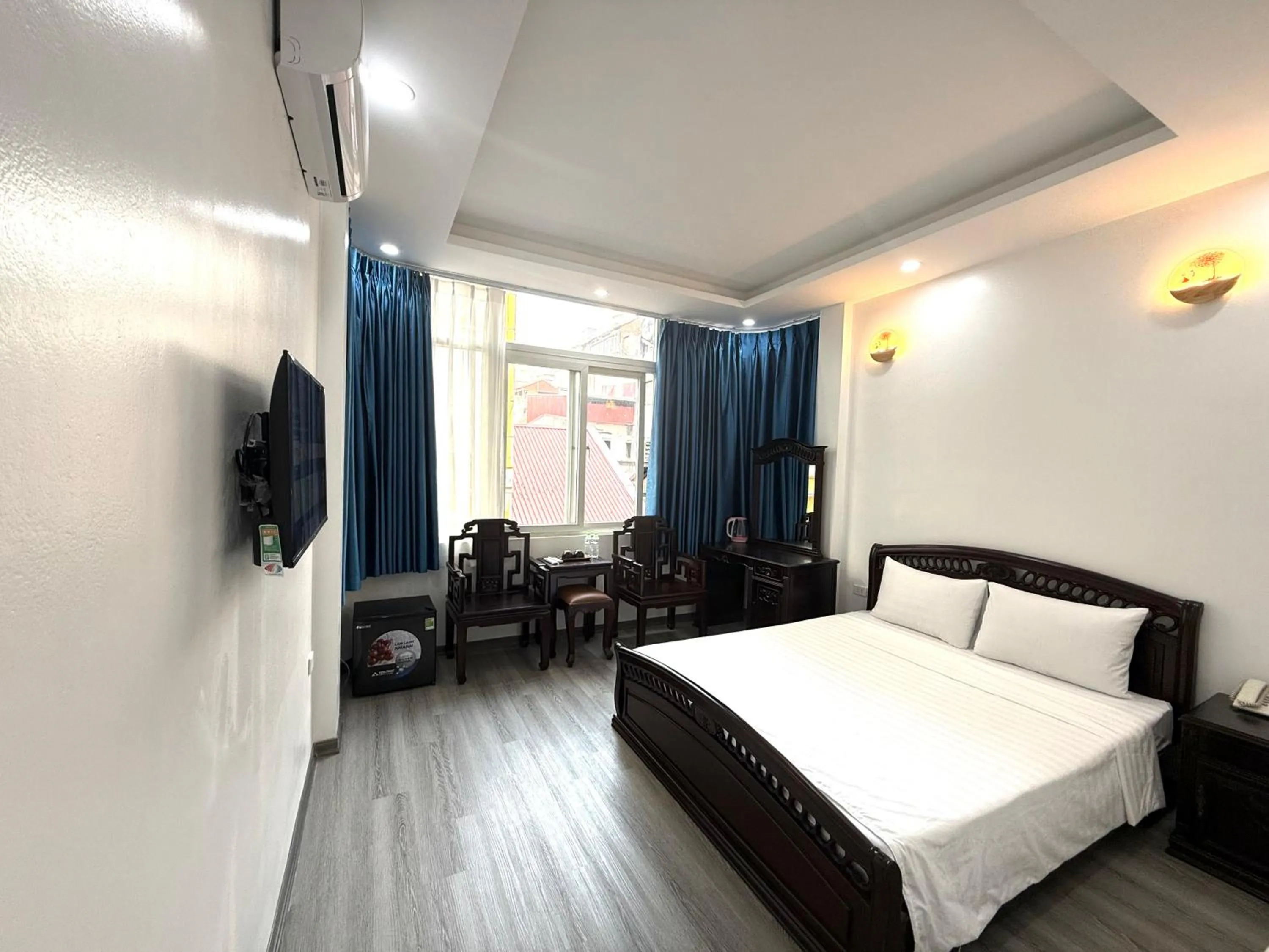 Deluxe Room in The Queen Hotel & Spa 2