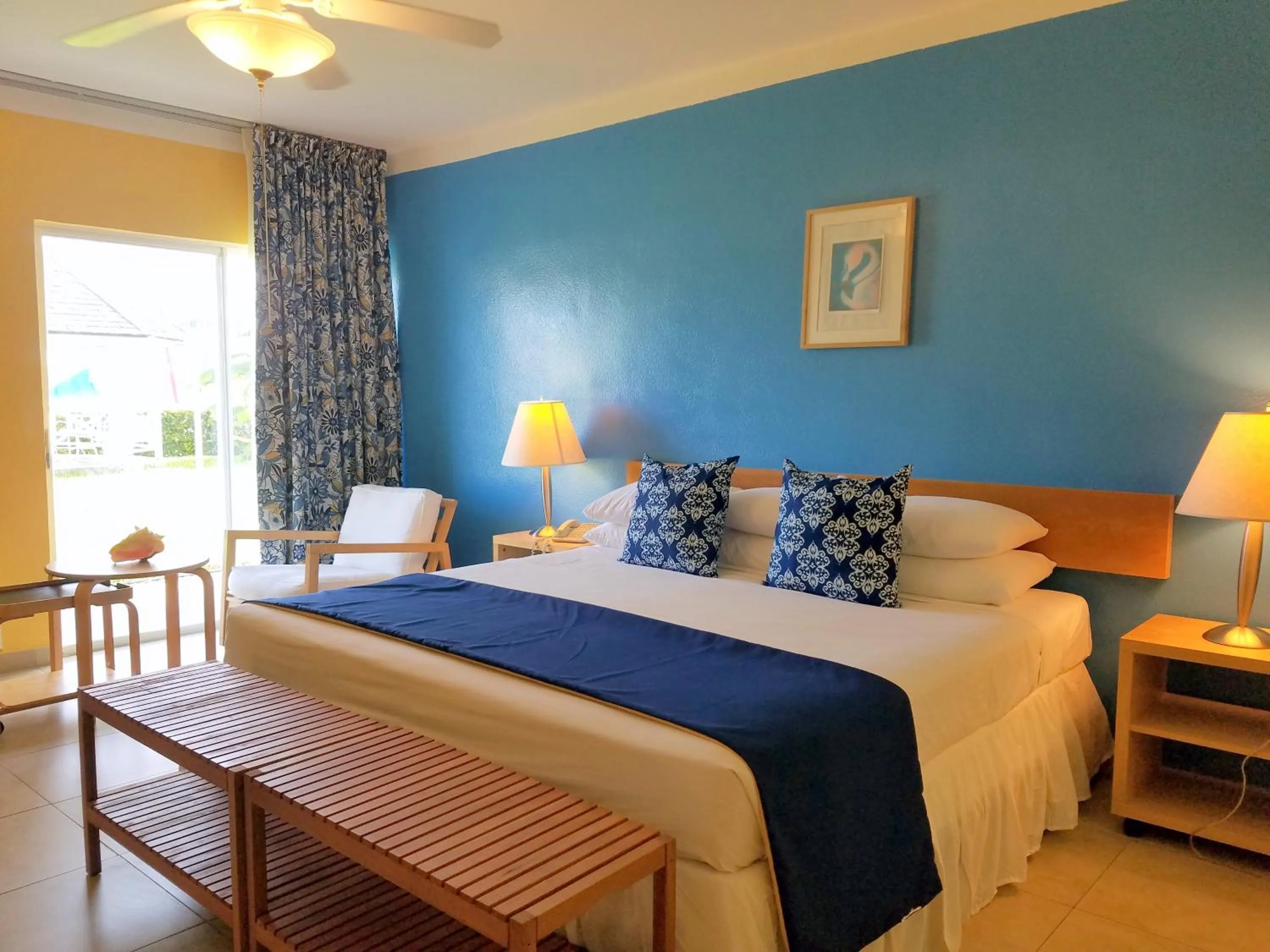 King Room - single occupancy in Flamingo Bay Hotel & Marina