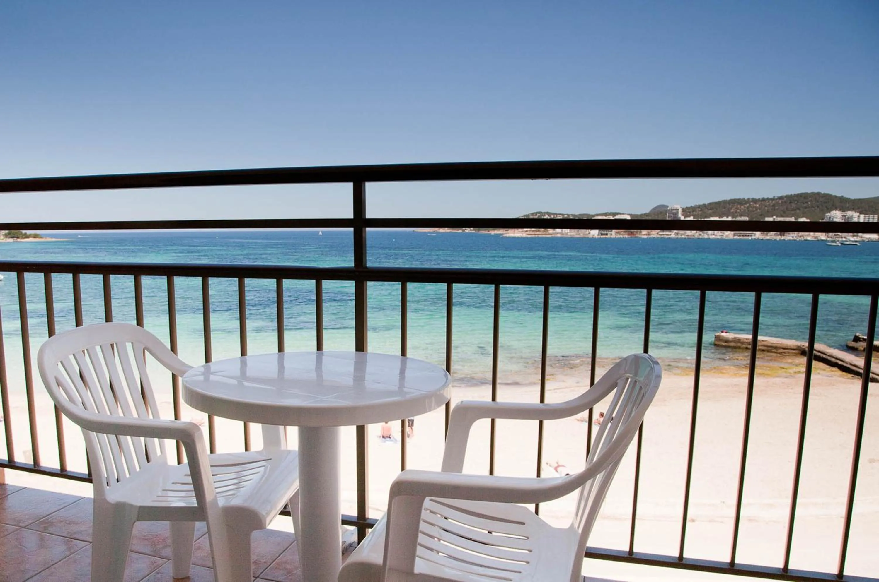 Twin Room with Sea View in Hotel Vibra s'Estanyol