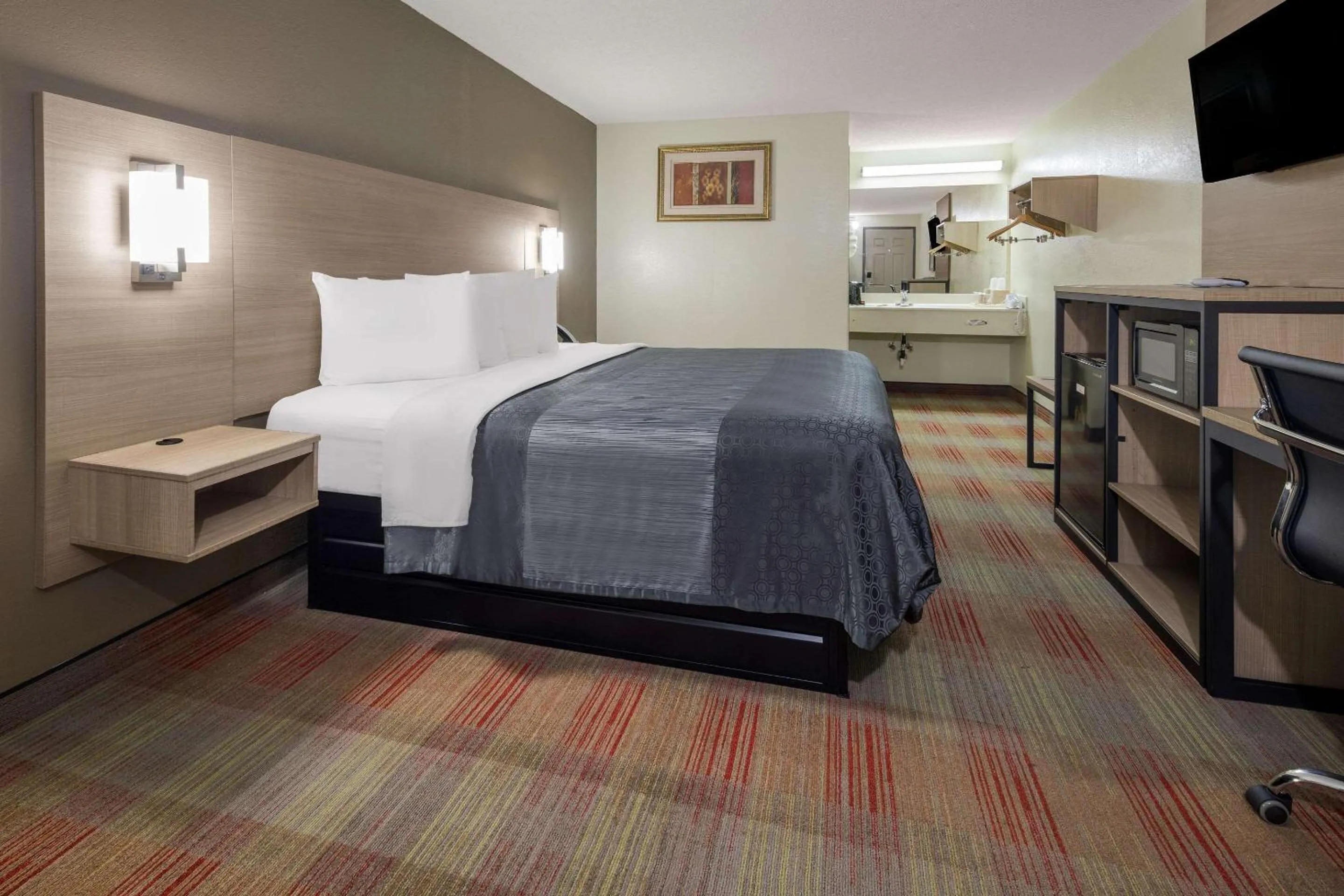 King Room - Non-Smoking in Rodeway Inn Ardmore I-65