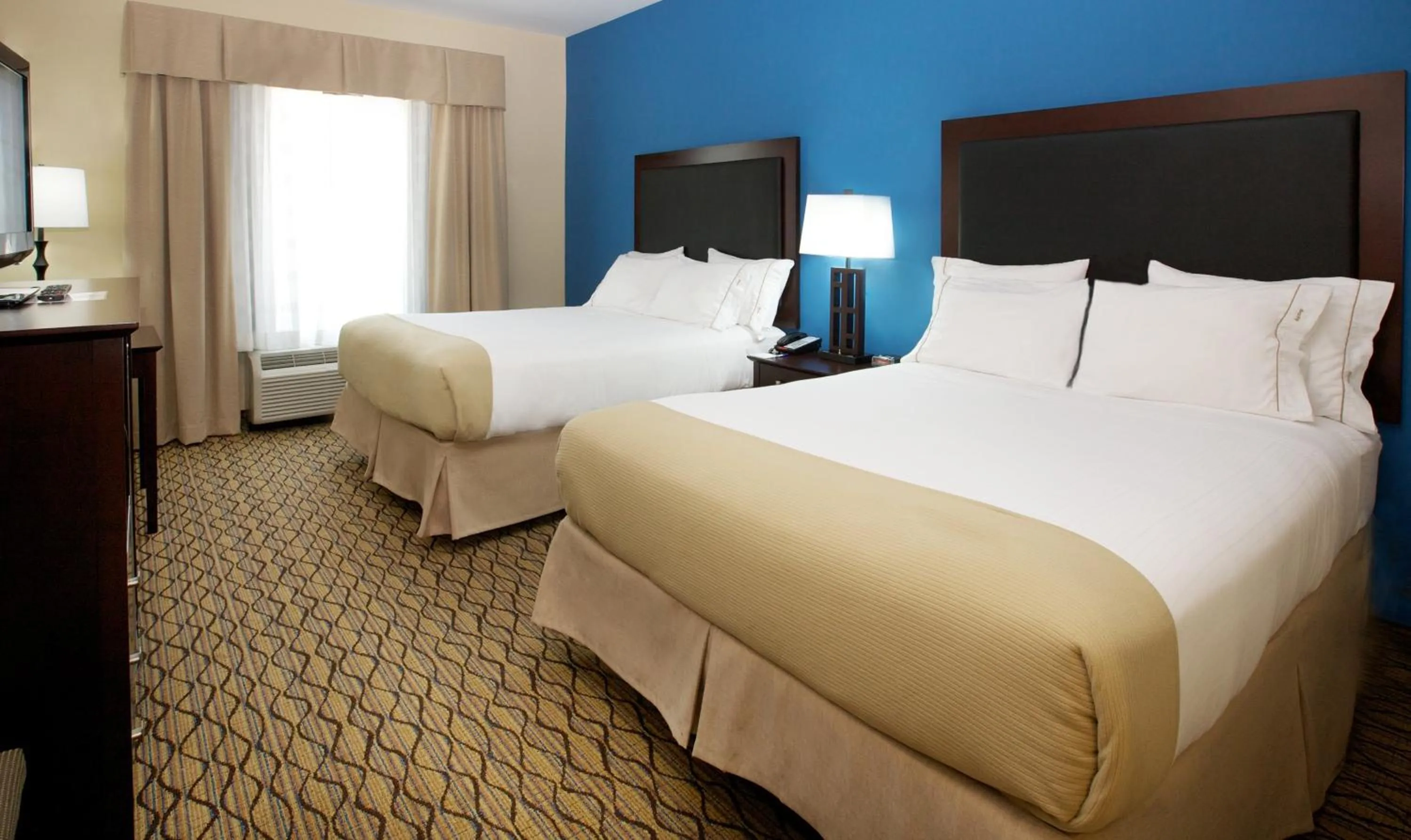 Standard Queen Room with Two Queen Beds in Holiday Inn Express and Suites Bossier City Louisiana Downs by IHG