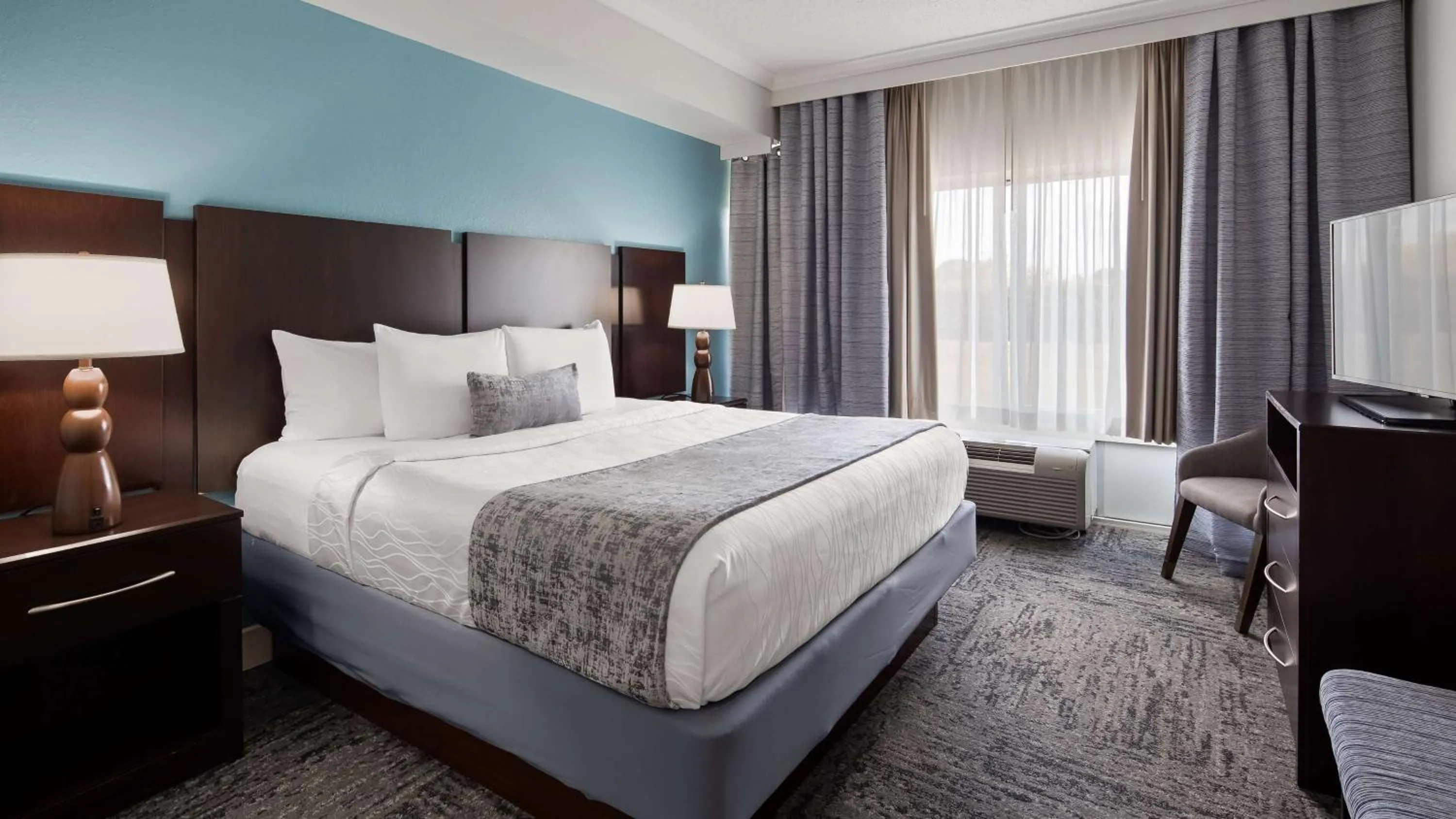 Executive King Suite in Best Western Plus Ambassador Suites