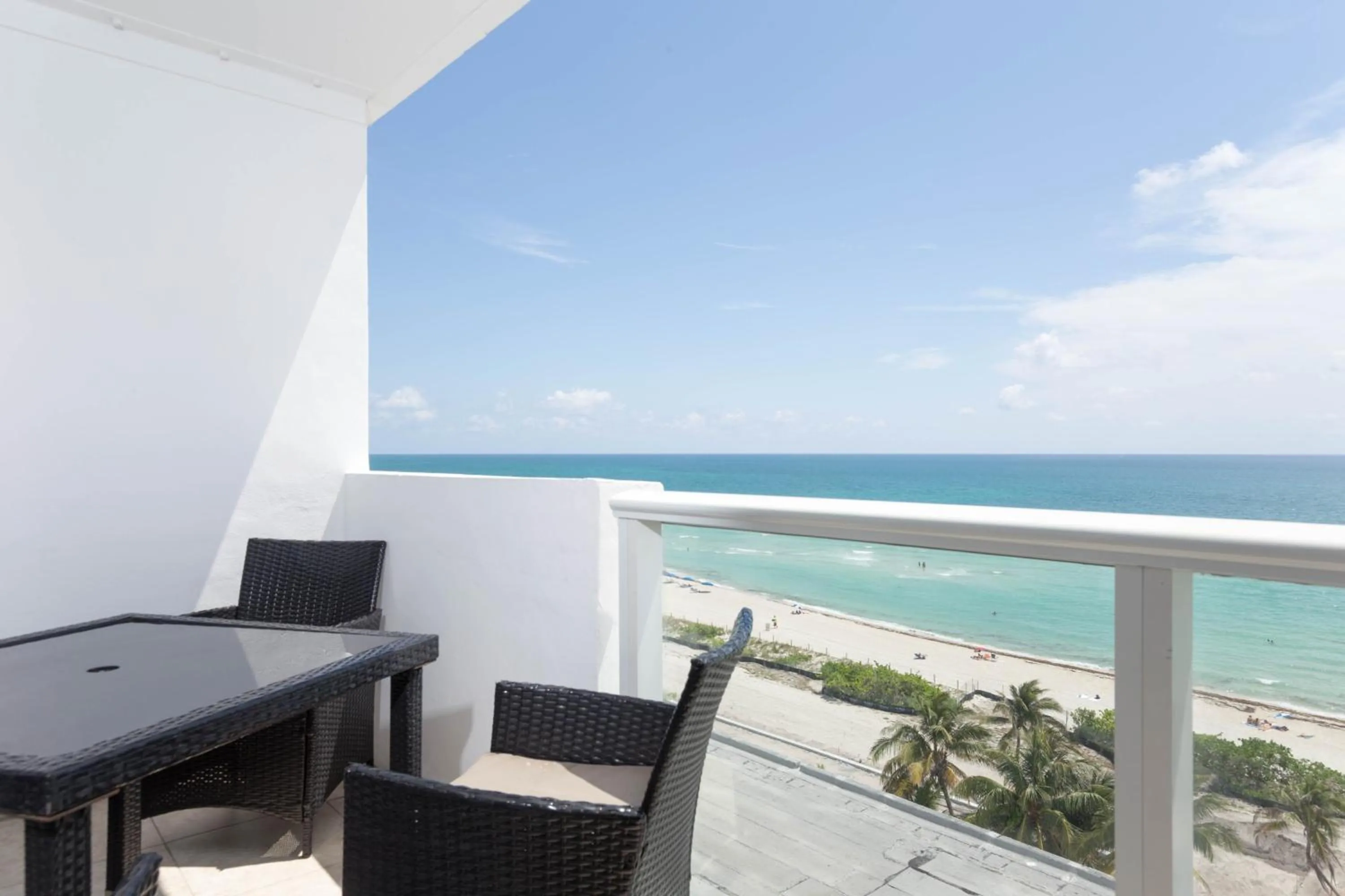 Studio with Balcony in New Point Miami Beach Apartments