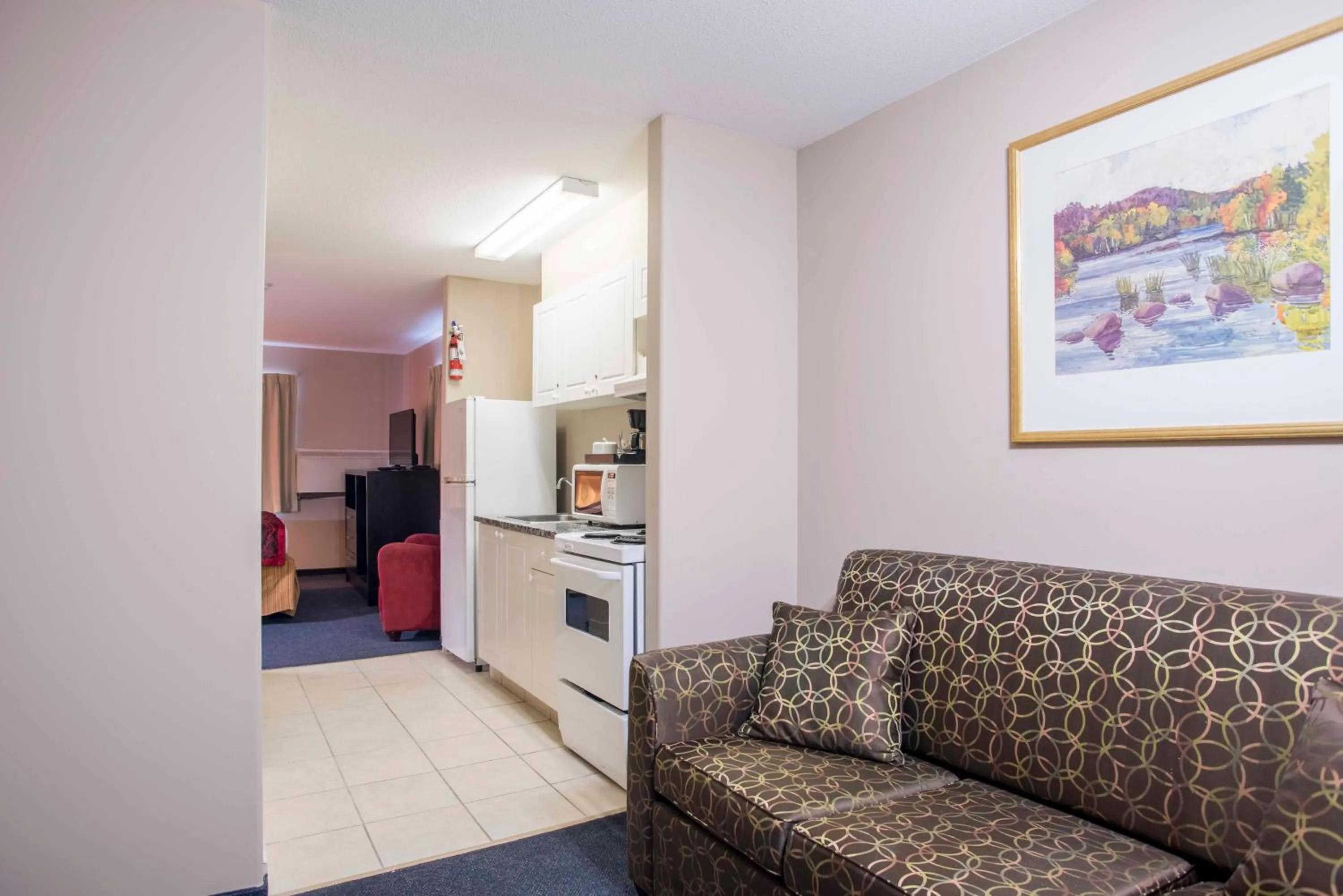 Queen Room with Kitchenette  - Non-Smoking in Ramada Limited 100 Mile House