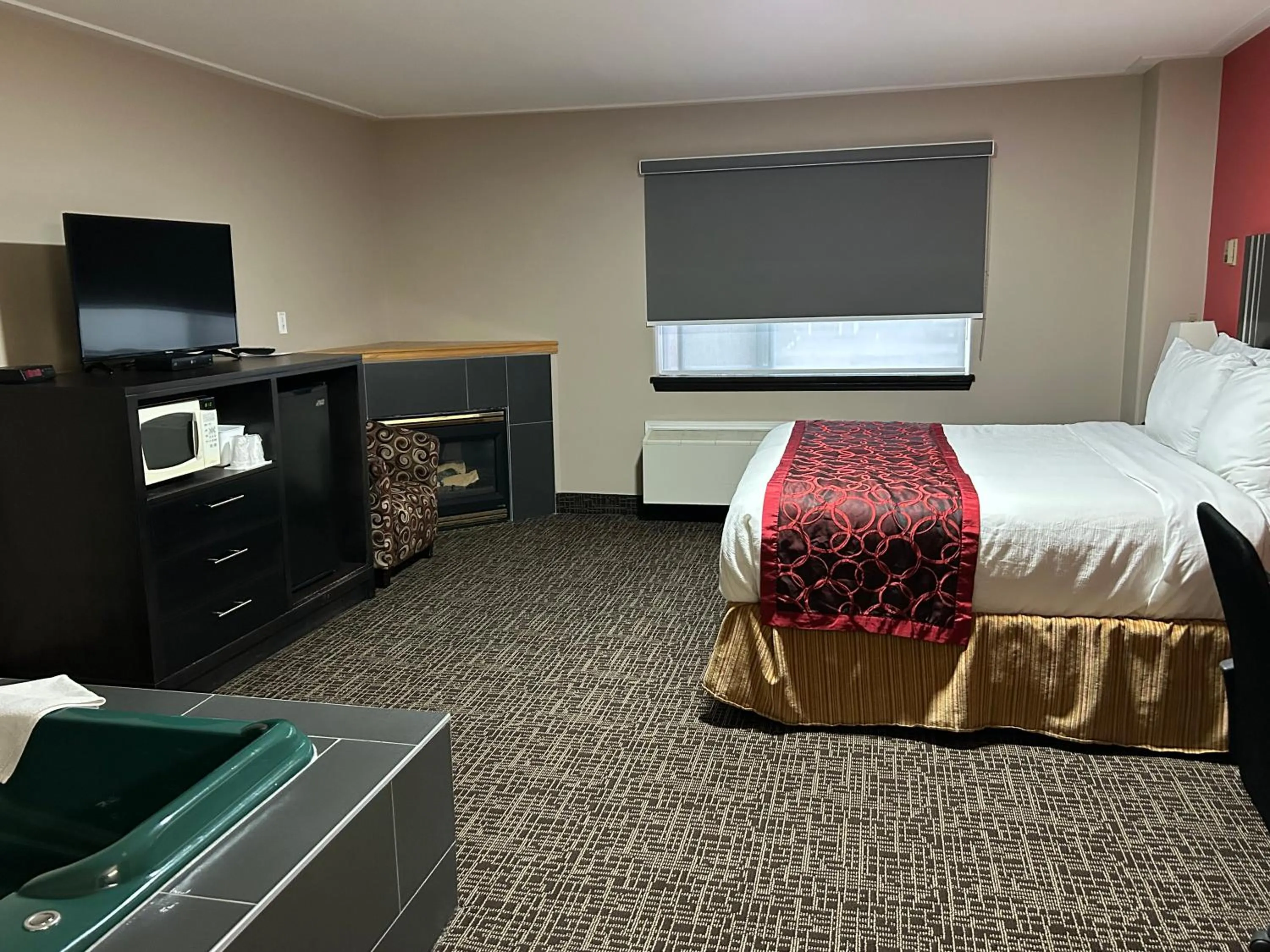 King Room - Non-Smoking in Ramada Limited 100 Mile House