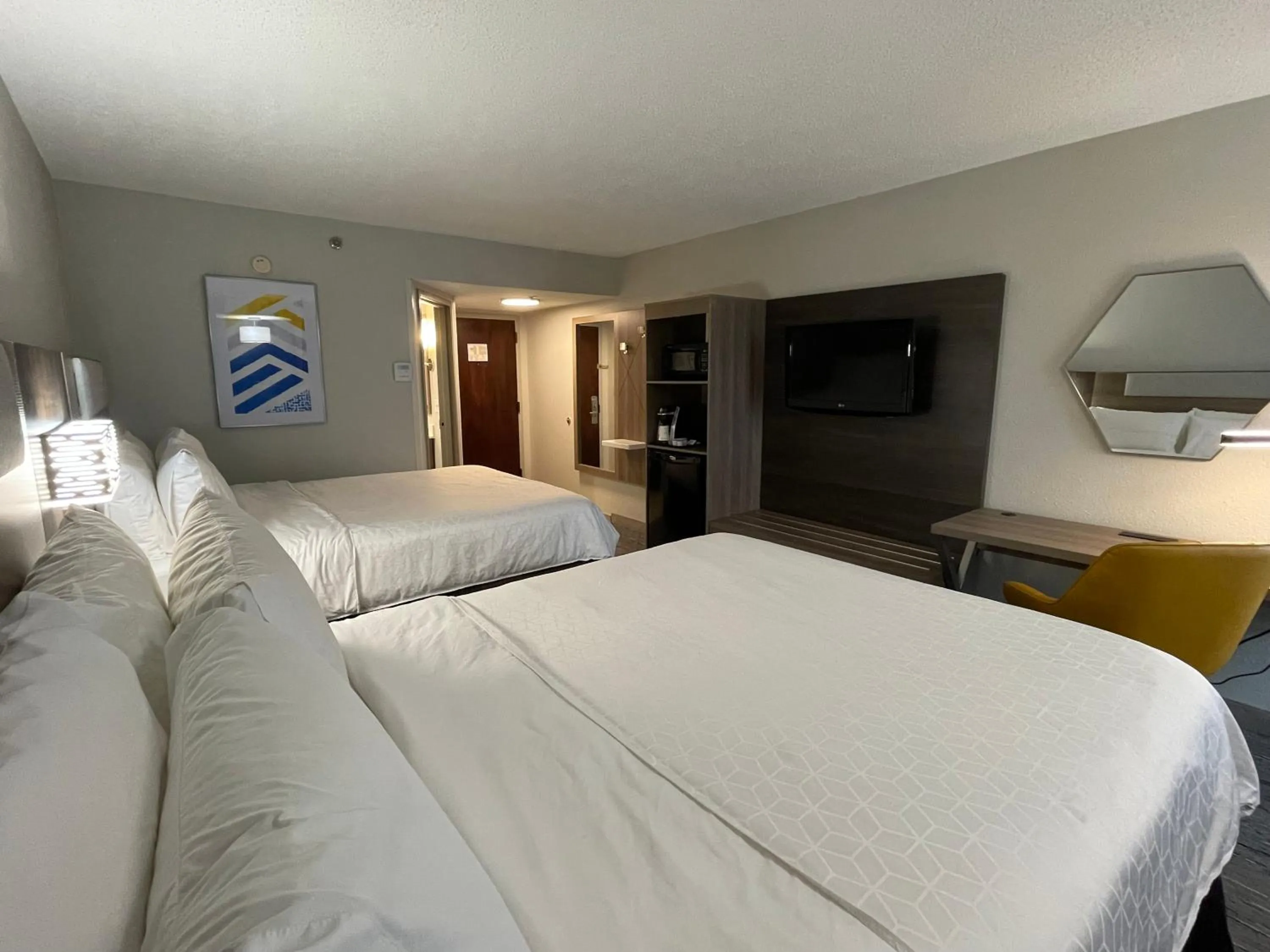 Standard Queen Room with Two Queen Beds in Holiday Inn Express Burlington by IHG