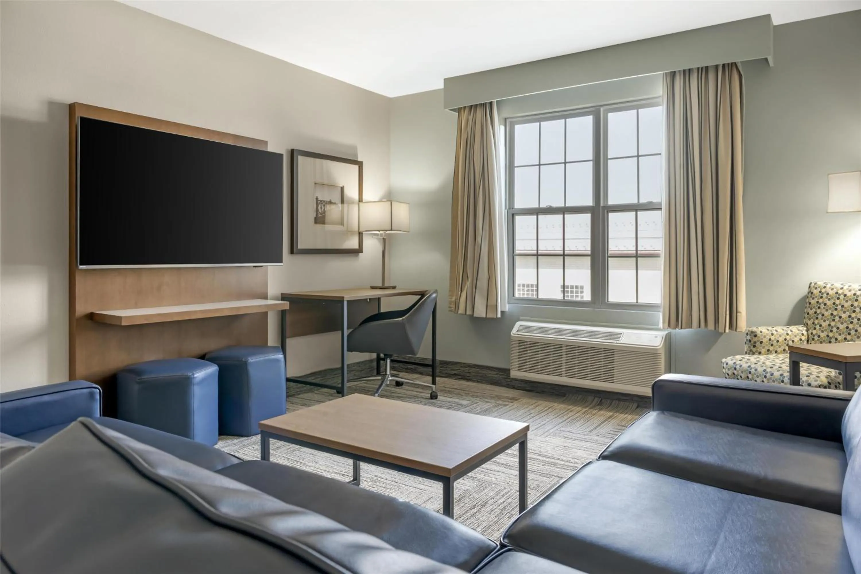 Queen Suite with Two Queen Beds and Sofa Bed - Non-Smoking in Best Western Plus Woodstock Hotel Conference Centre