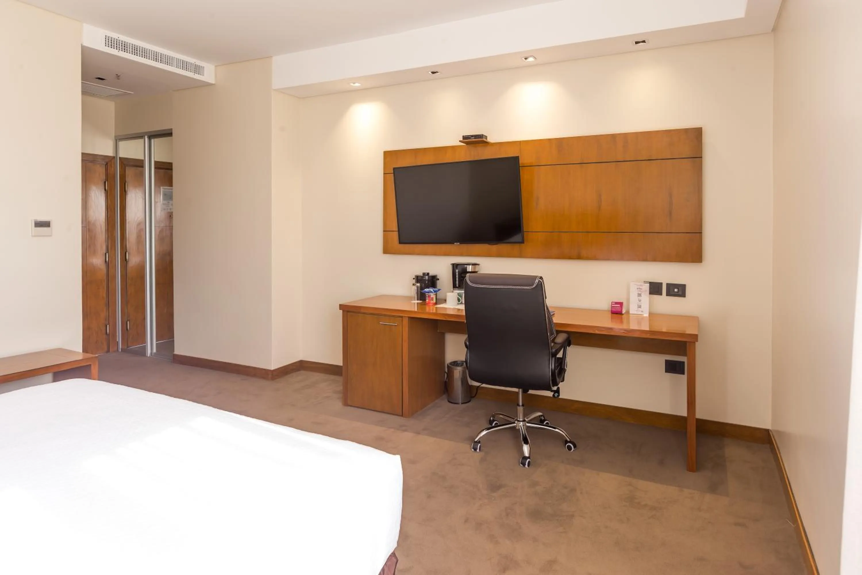 Standard King Room in Crowne Plaza Asunción by IHG