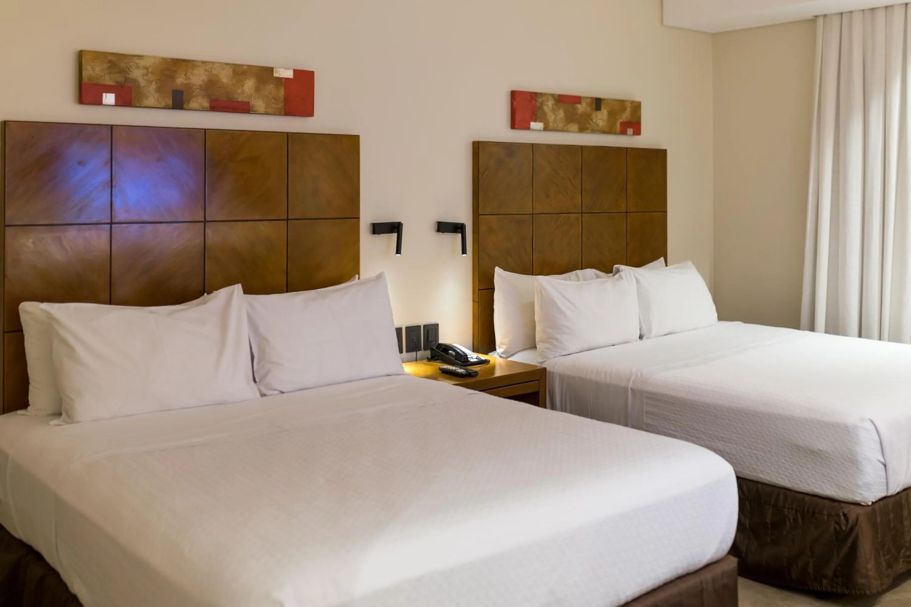 Premium King Room in Crowne Plaza Asunción by IHG