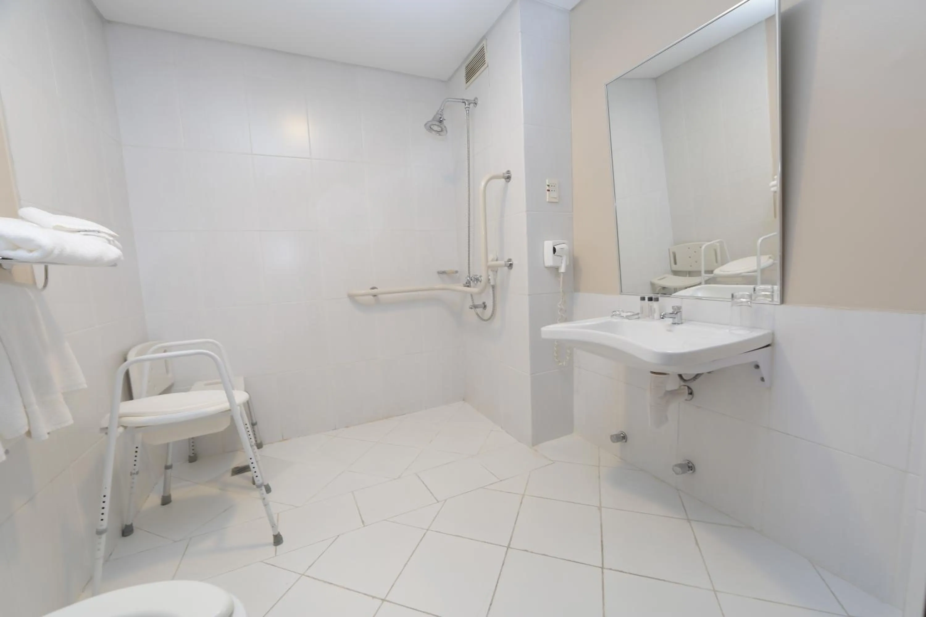 Standard King Room - Accessible in Crowne Plaza Asunción by IHG