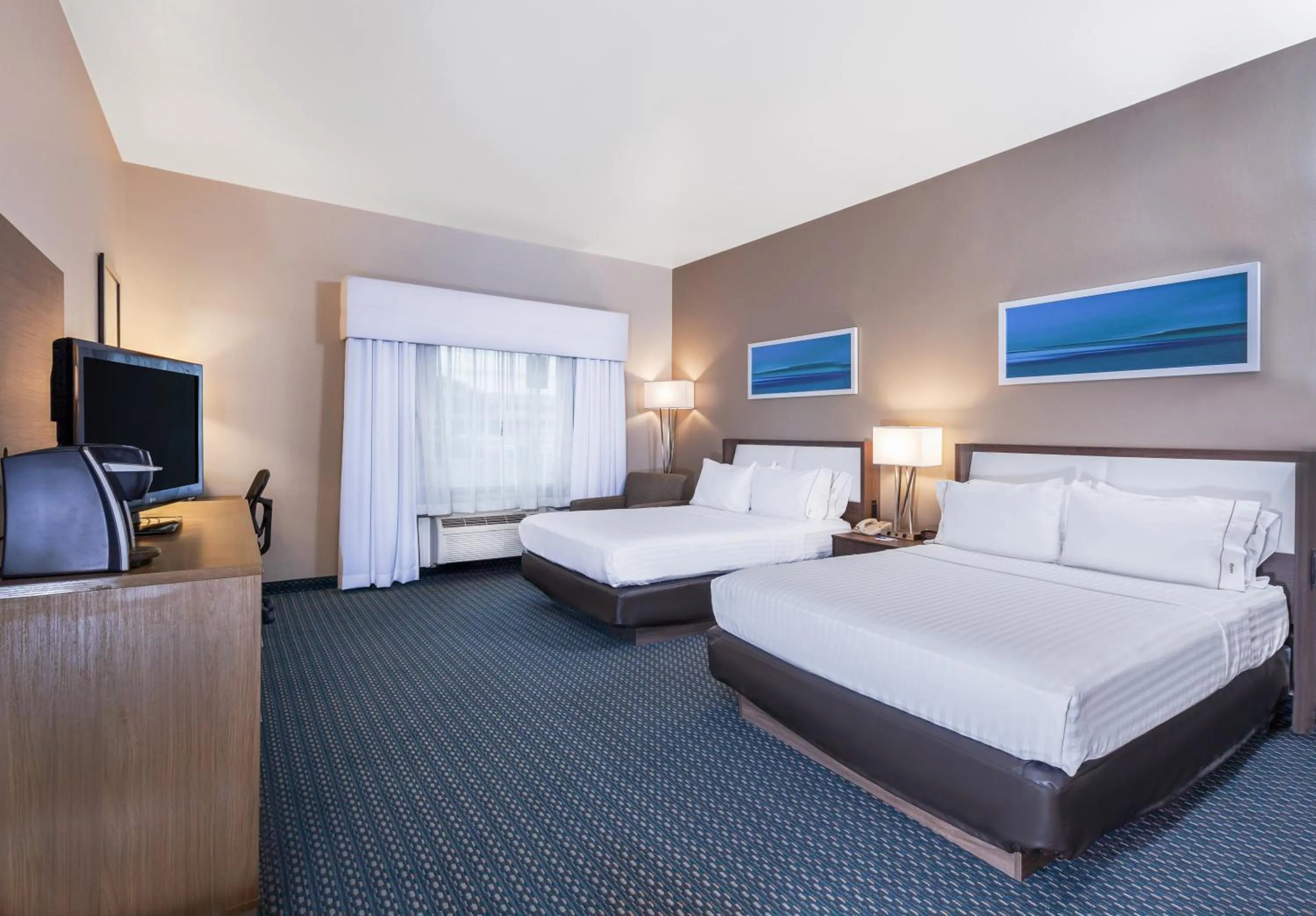 Queen Room with Two Queen Beds - Mobility Access Tub/Non-Smoking in Holiday Inn Express & Suites - Pharr by IHG