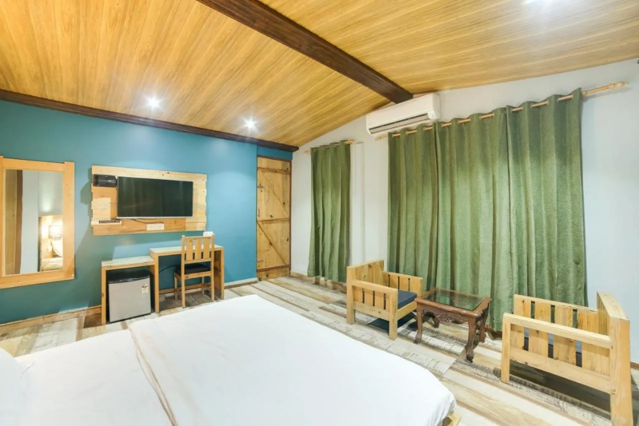 Standard King Room in Hill Top Swiss Cottage