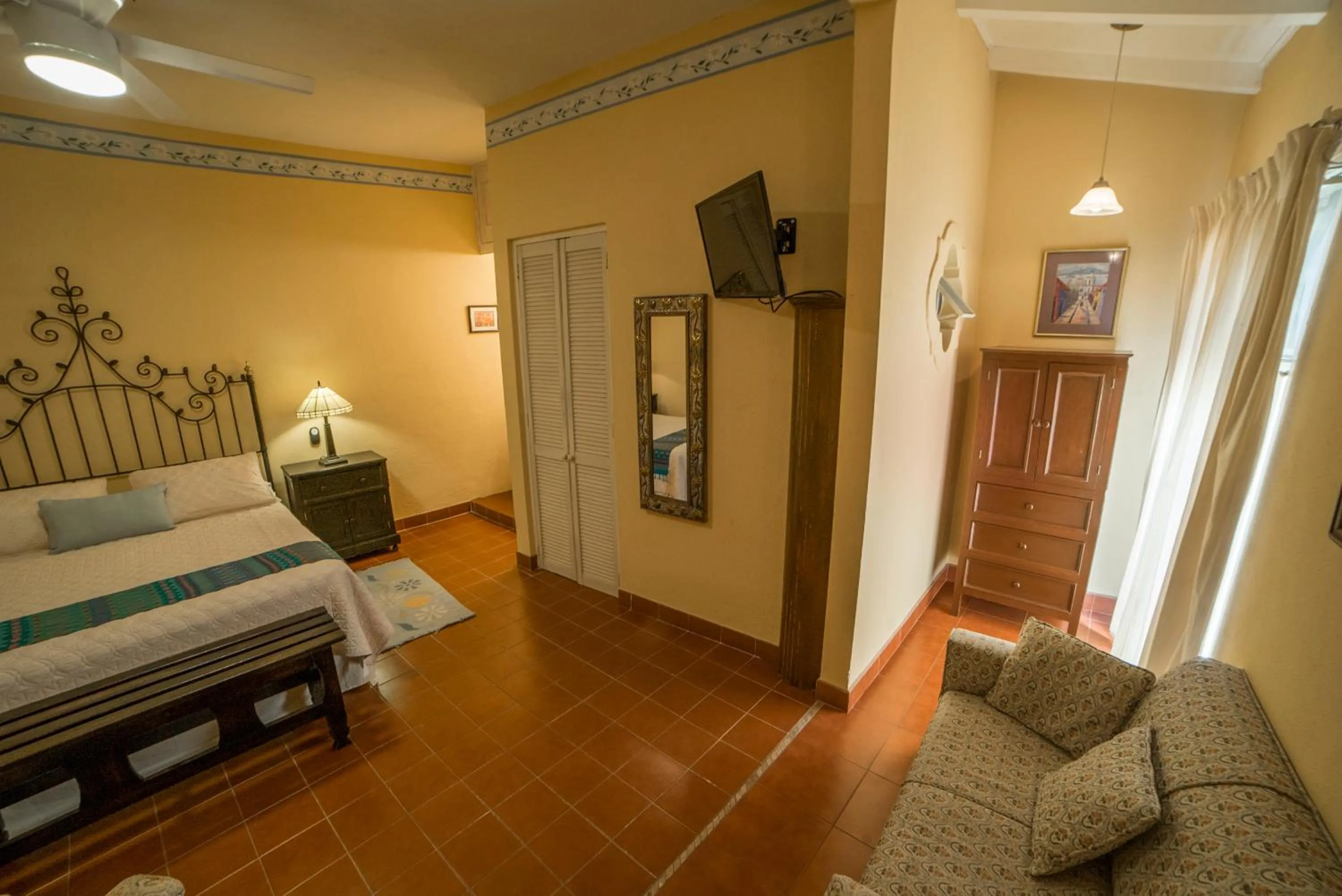 Queen Room in Villa Mirasol