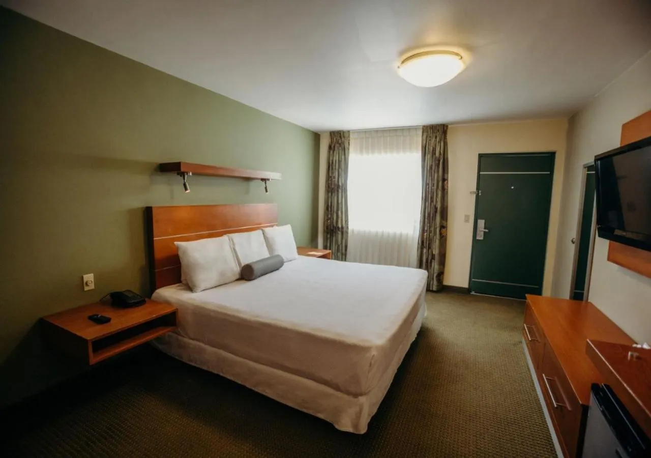 Deluxe Room in Hotel Calafia