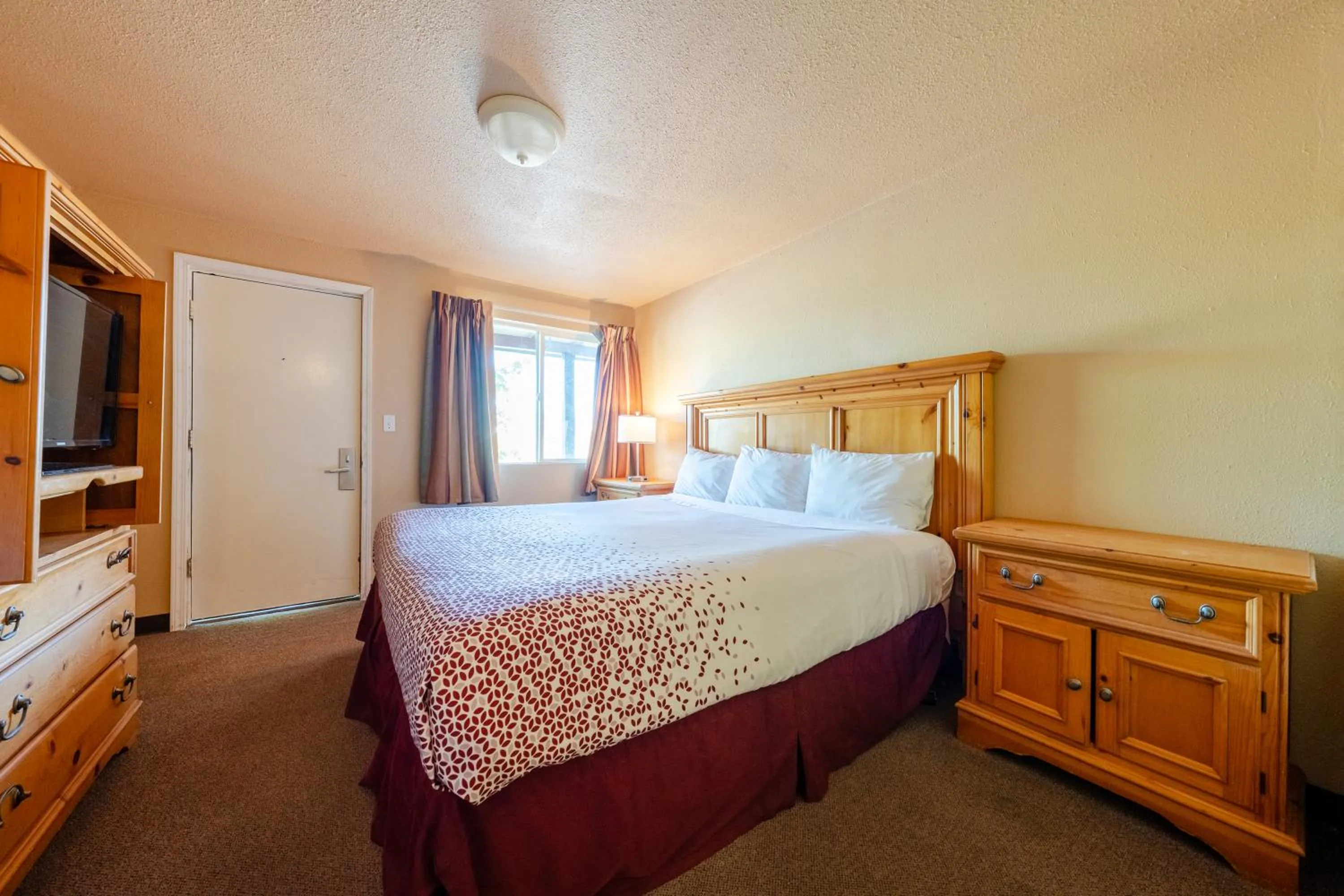 King Bed Non-Smoking in Juniper Motel Madras by Townhouse