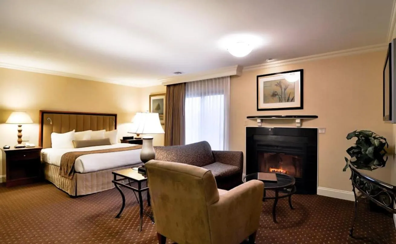 King Suite with Bunk Beds in Eden Resort and Suites, BW Premier Collection