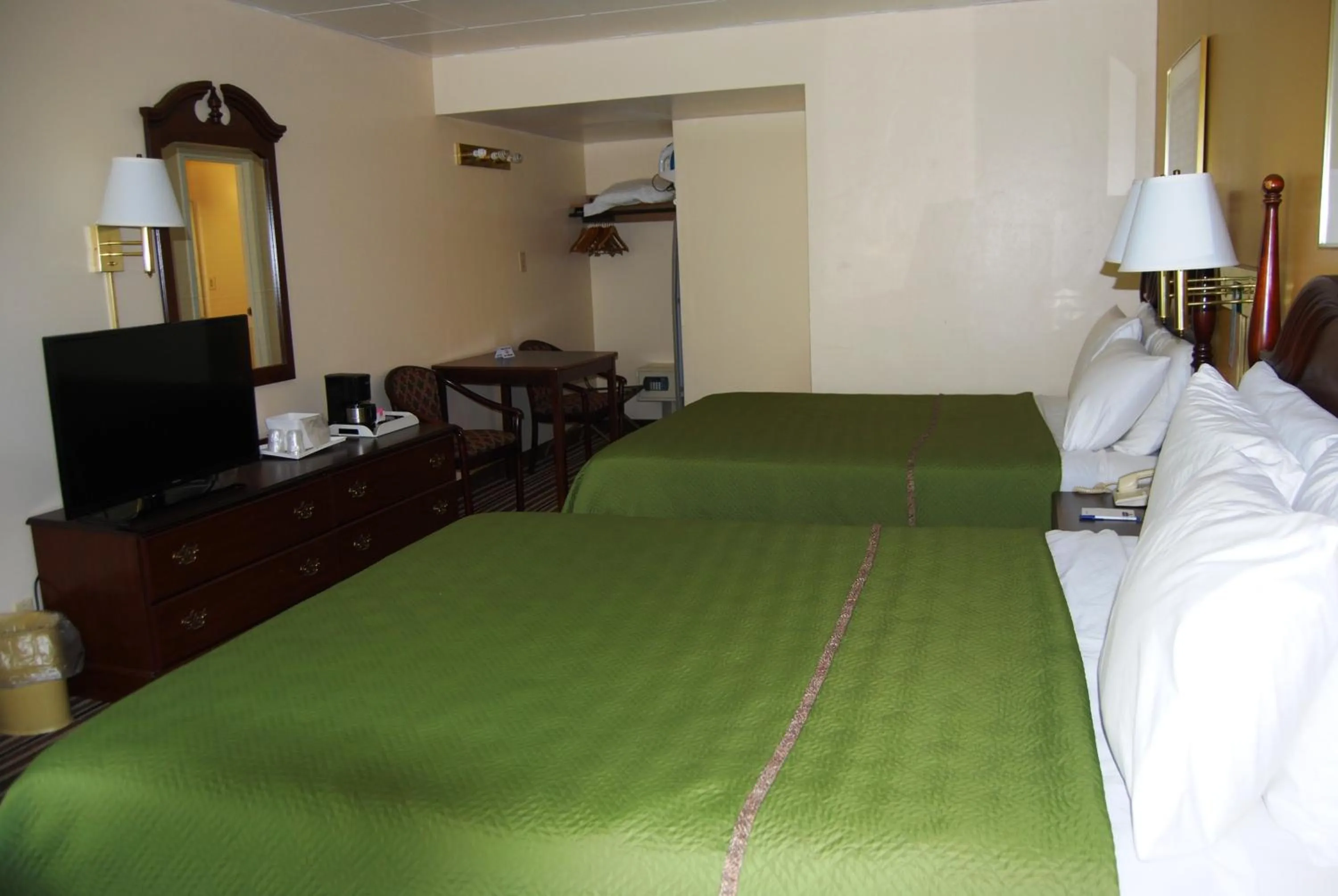 Queen Room with Two Queen Beds - Non-Smoking in Travelodge by Wyndham Chambersburg
