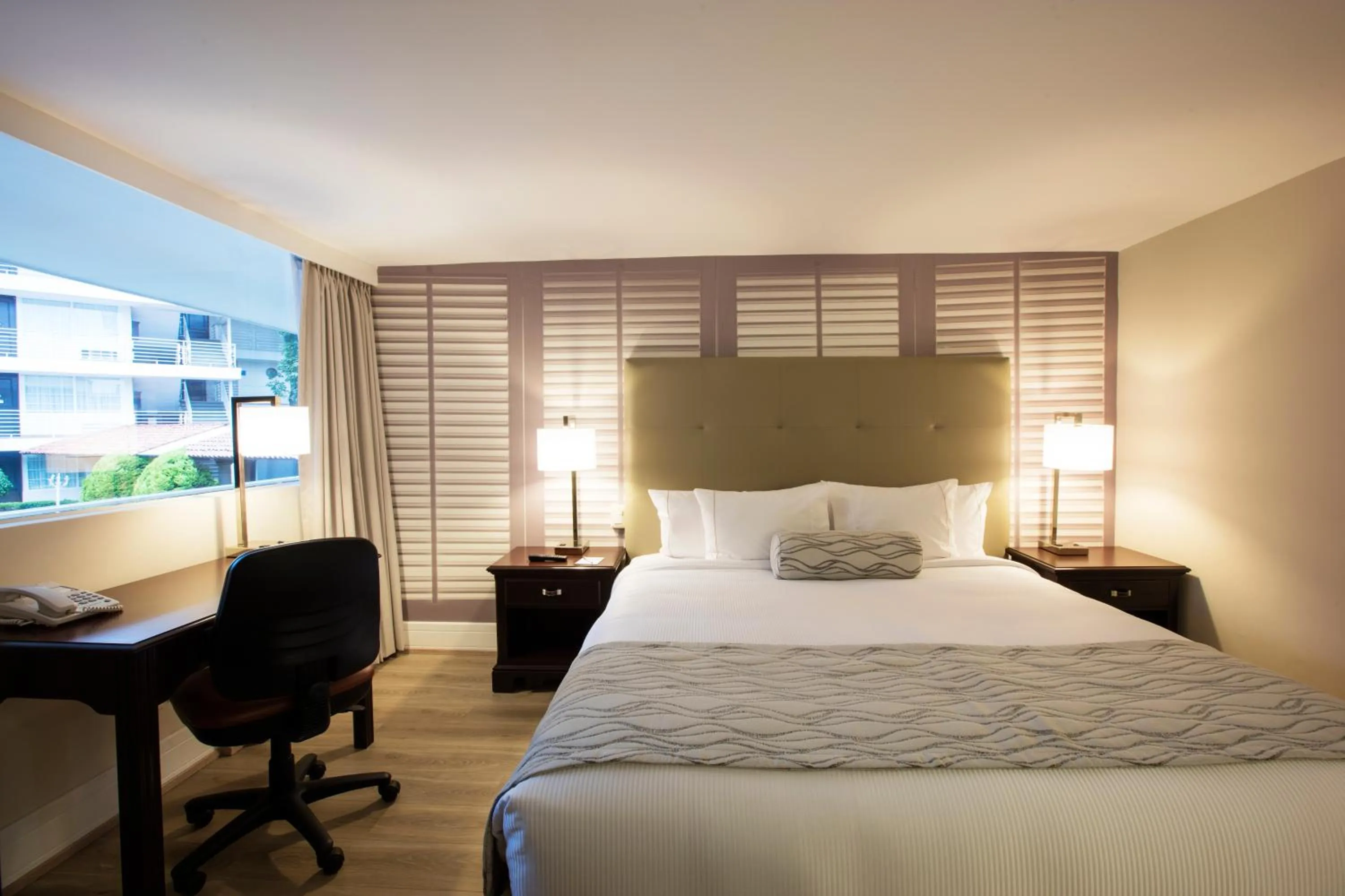 Standard King  in Krystal Satelite Maria Barbara