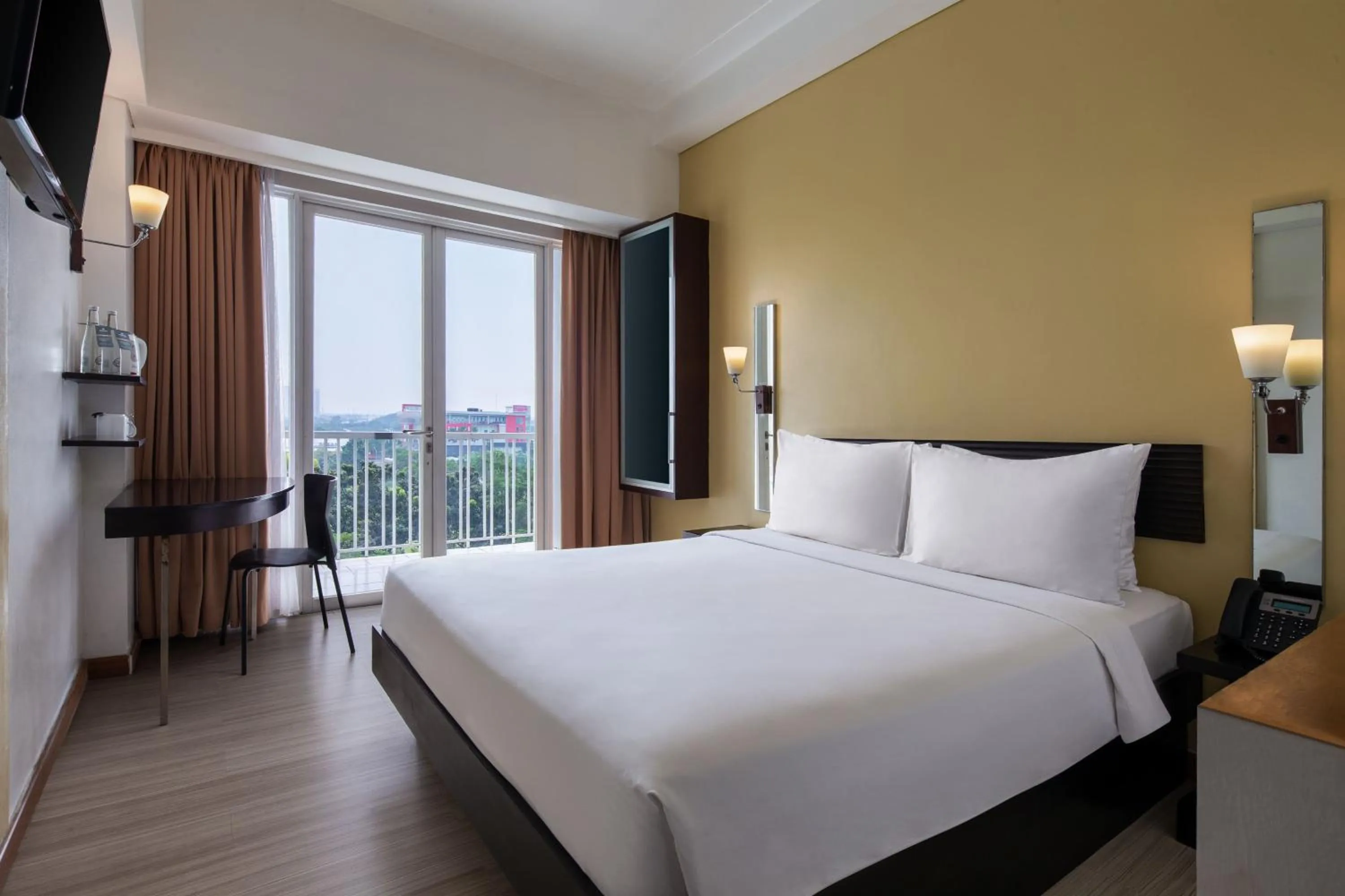 Superior Queen Room in Hotel Santika BSD City-Serpong