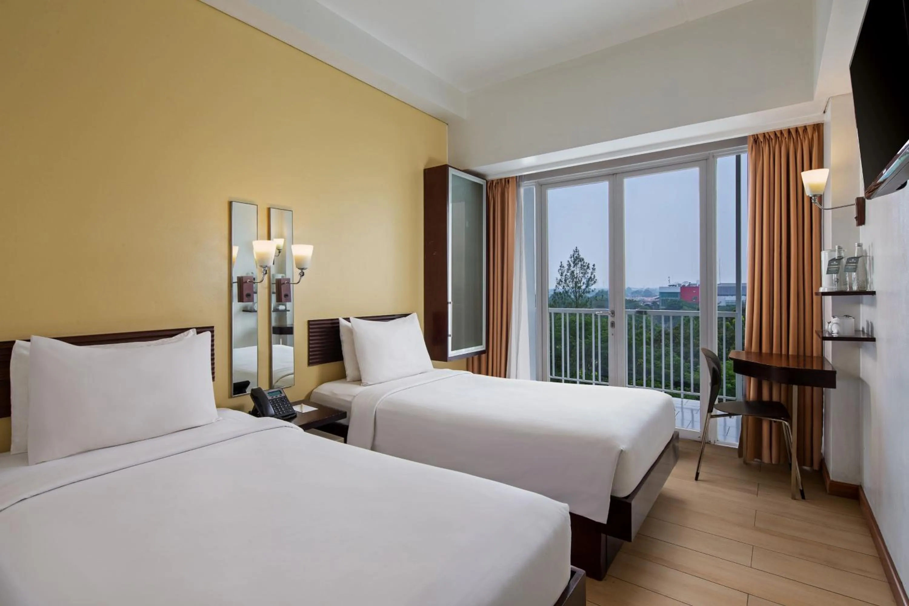 Superior Twin Room in Hotel Santika BSD City-Serpong