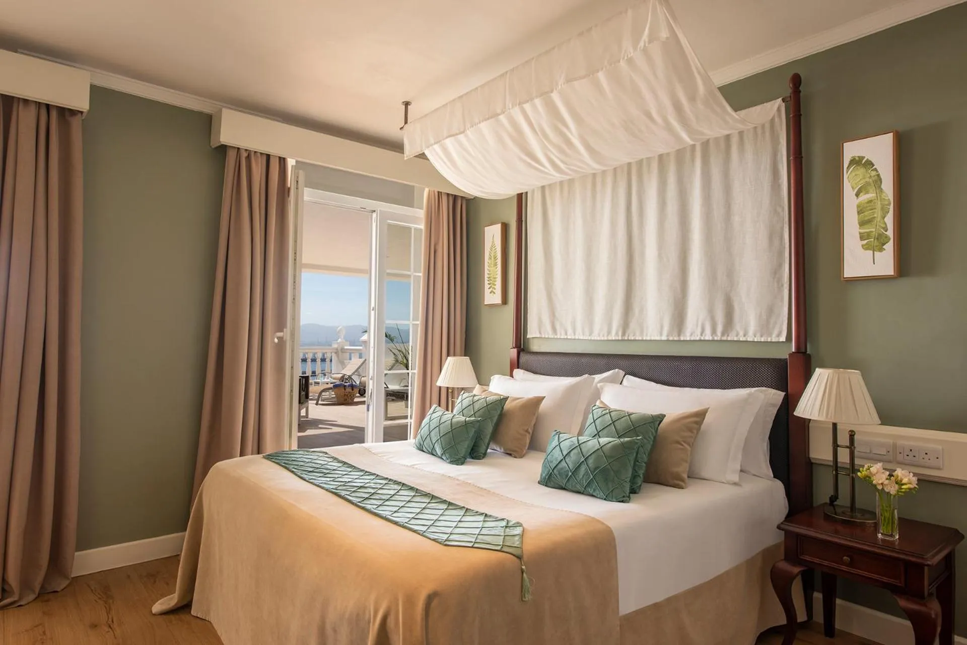 Grand Terrace Suite with Sea View in Rock Hotel