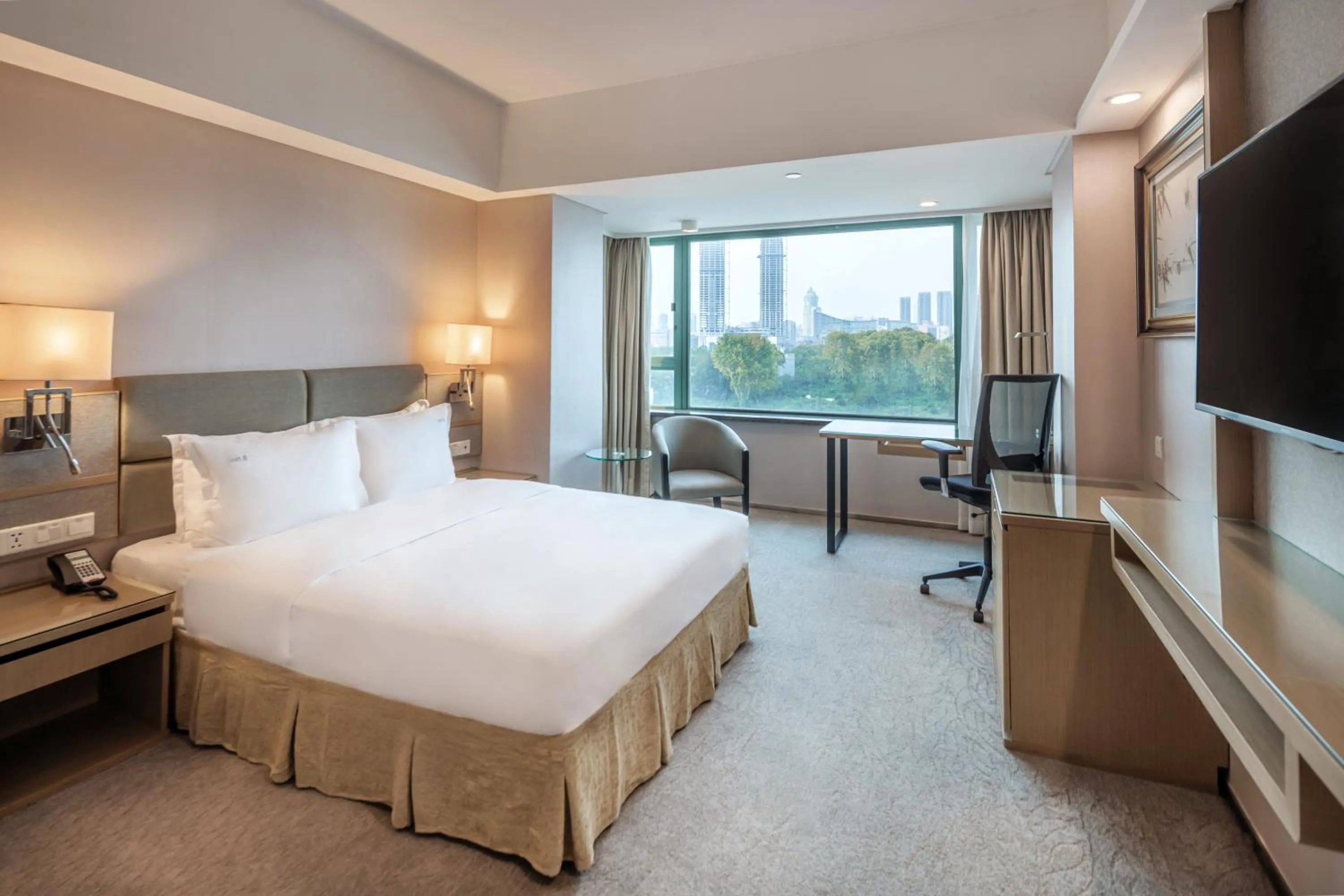 Standard Queen Room - Disability Access in Holiday Inn Wuhan Riverside by IHG