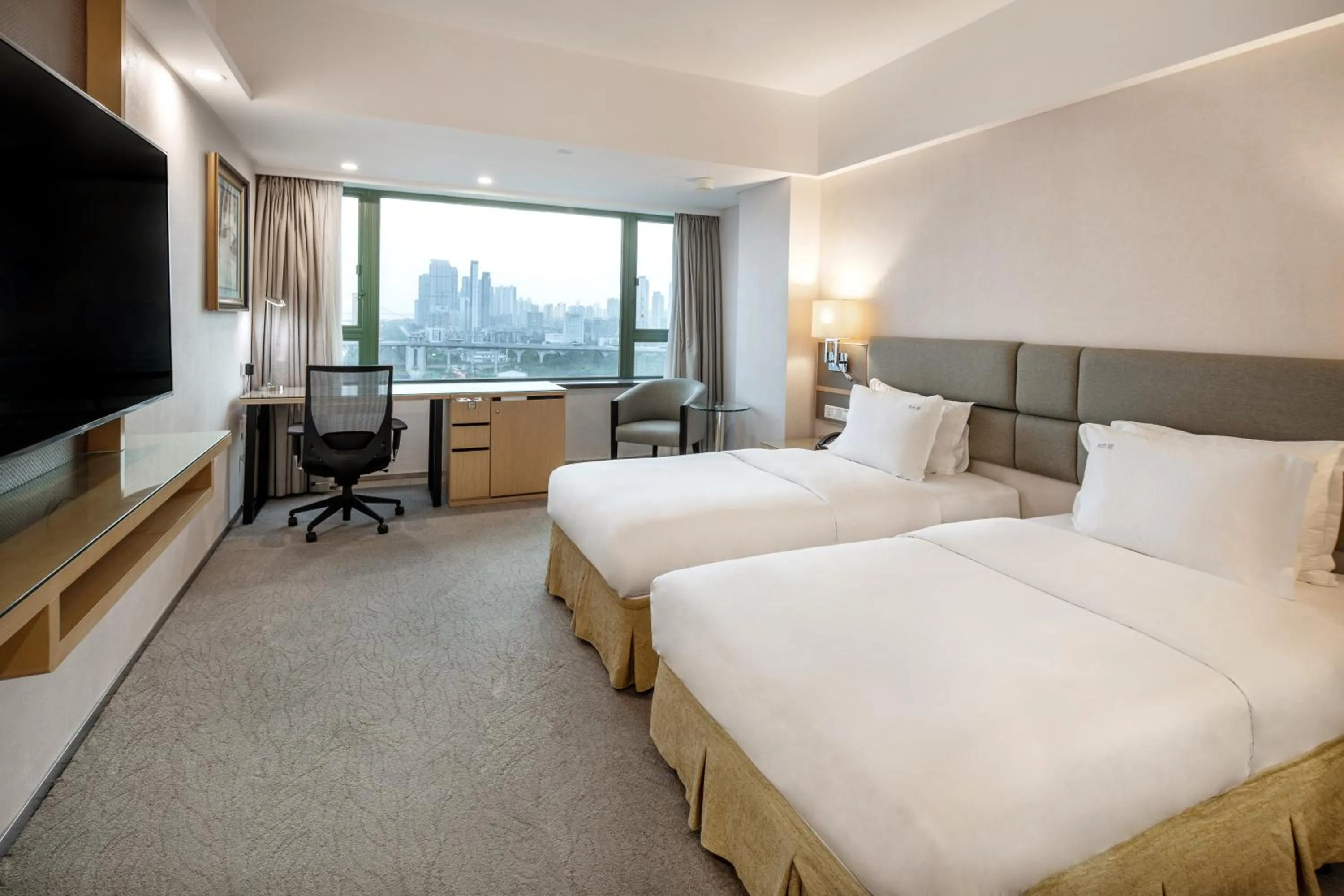 2 Twin Premium River View High Floor in Holiday Inn Wuhan Riverside, an IHG Hotel